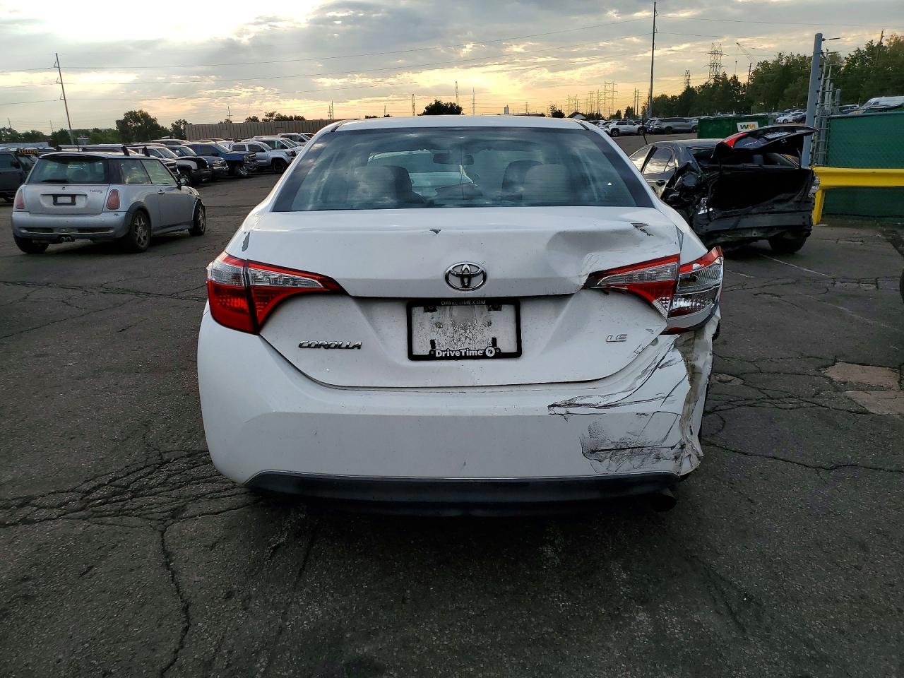2014 Toyota Corolla Le Plus White vin: 5YFBURHE8EP028000