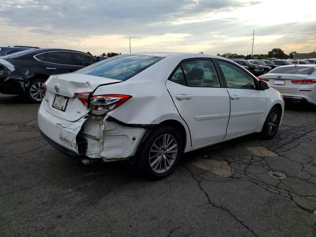 2014 Toyota Corolla Le Plus White vin: 5YFBURHE8EP028000