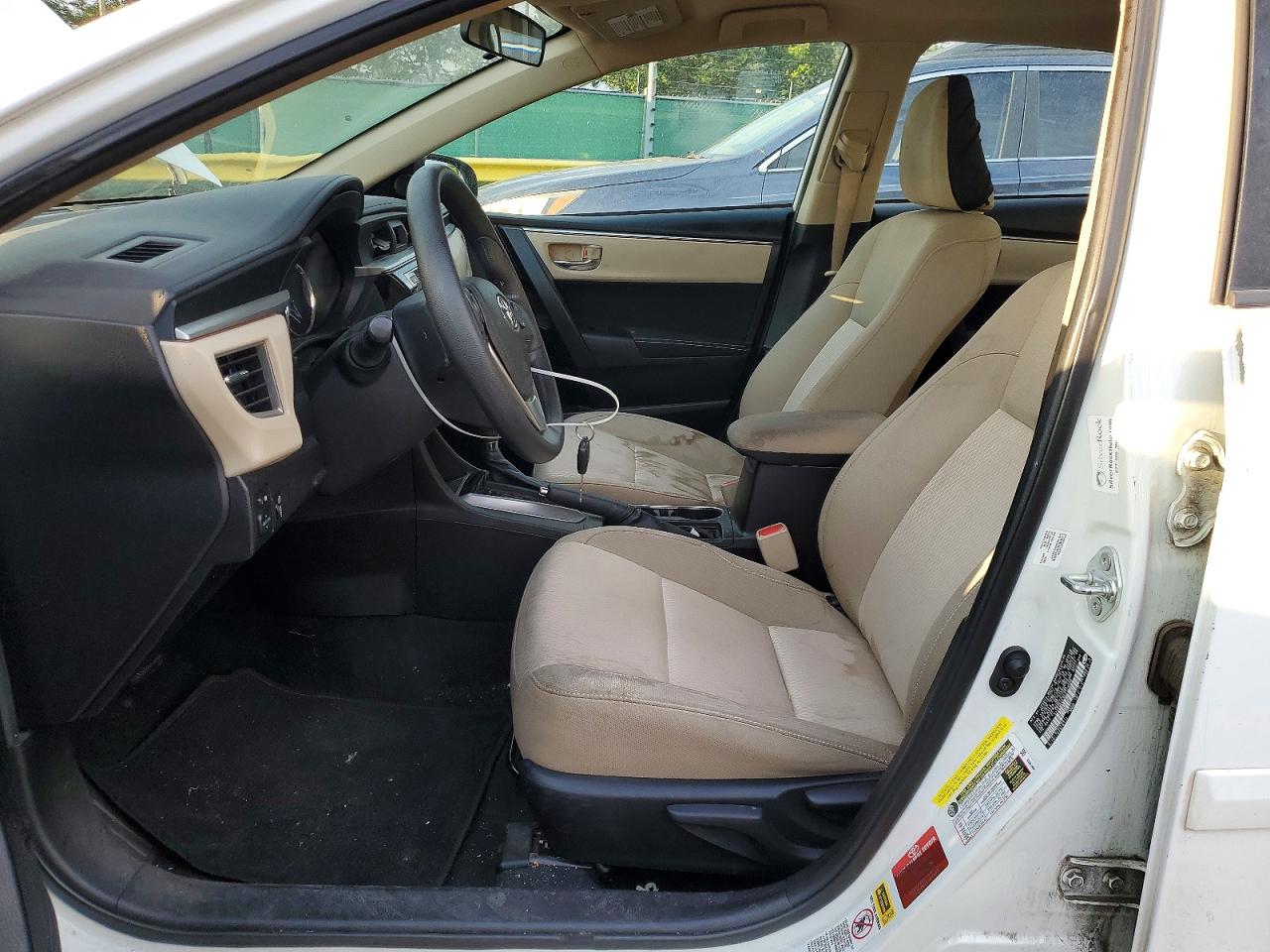 2014 Toyota Corolla Le Plus White vin: 5YFBURHE8EP028000