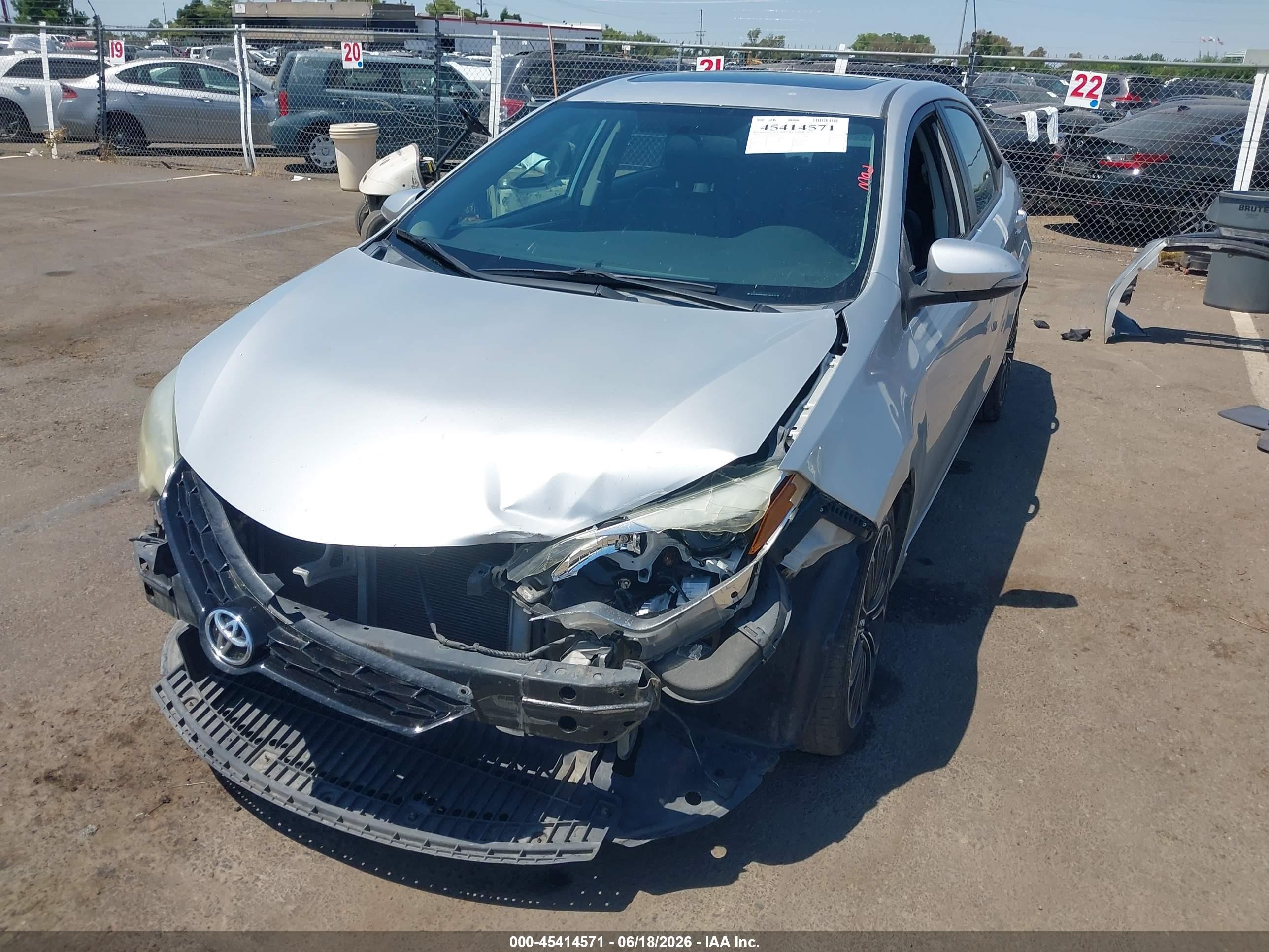 2014 Toyota Corolla S Plus Silver vin: 5YFBURHE8EP034315
