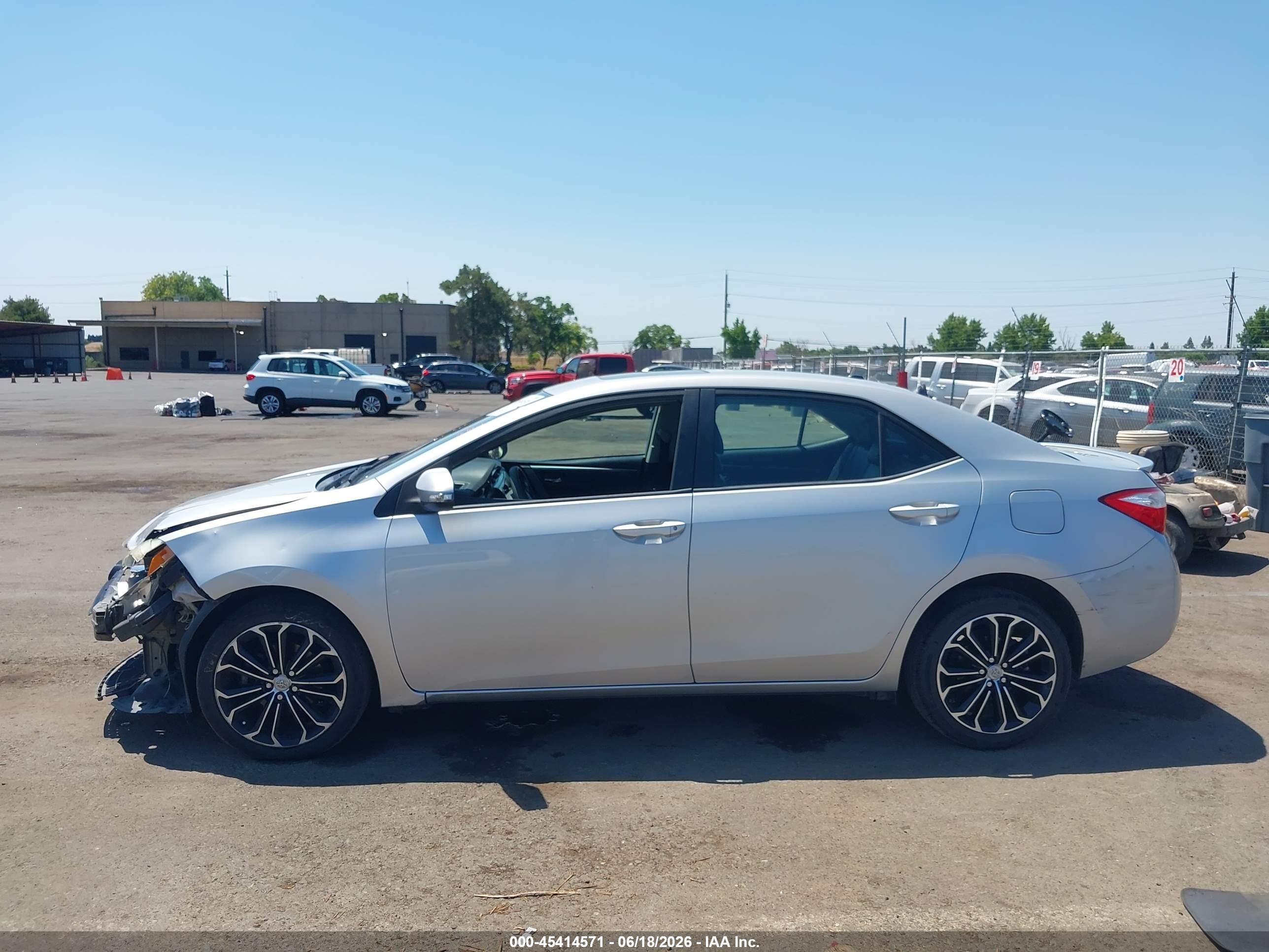 2014 Toyota Corolla S Plus Silver vin: 5YFBURHE8EP034315