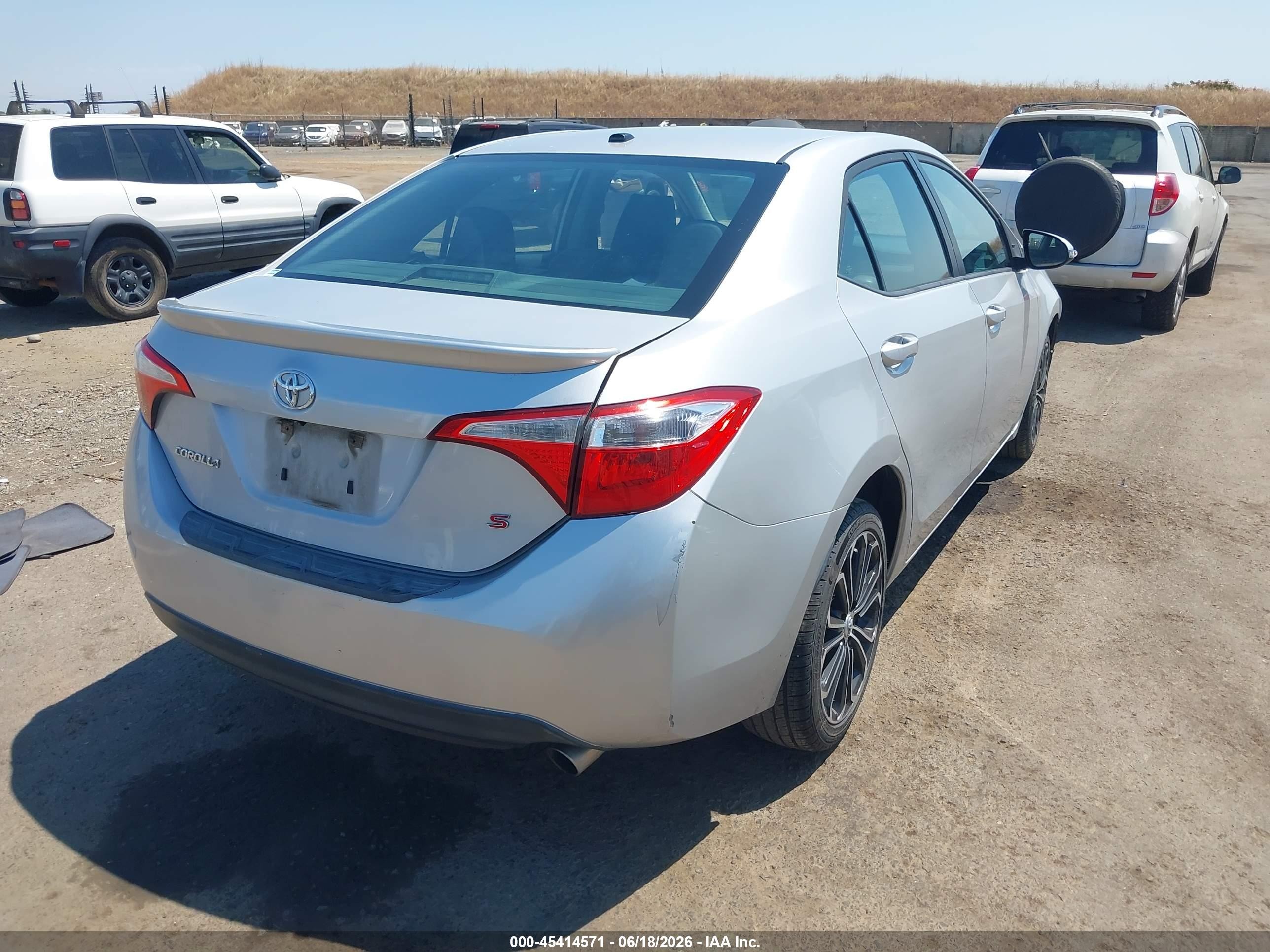 2014 Toyota Corolla S Plus Silver vin: 5YFBURHE8EP034315