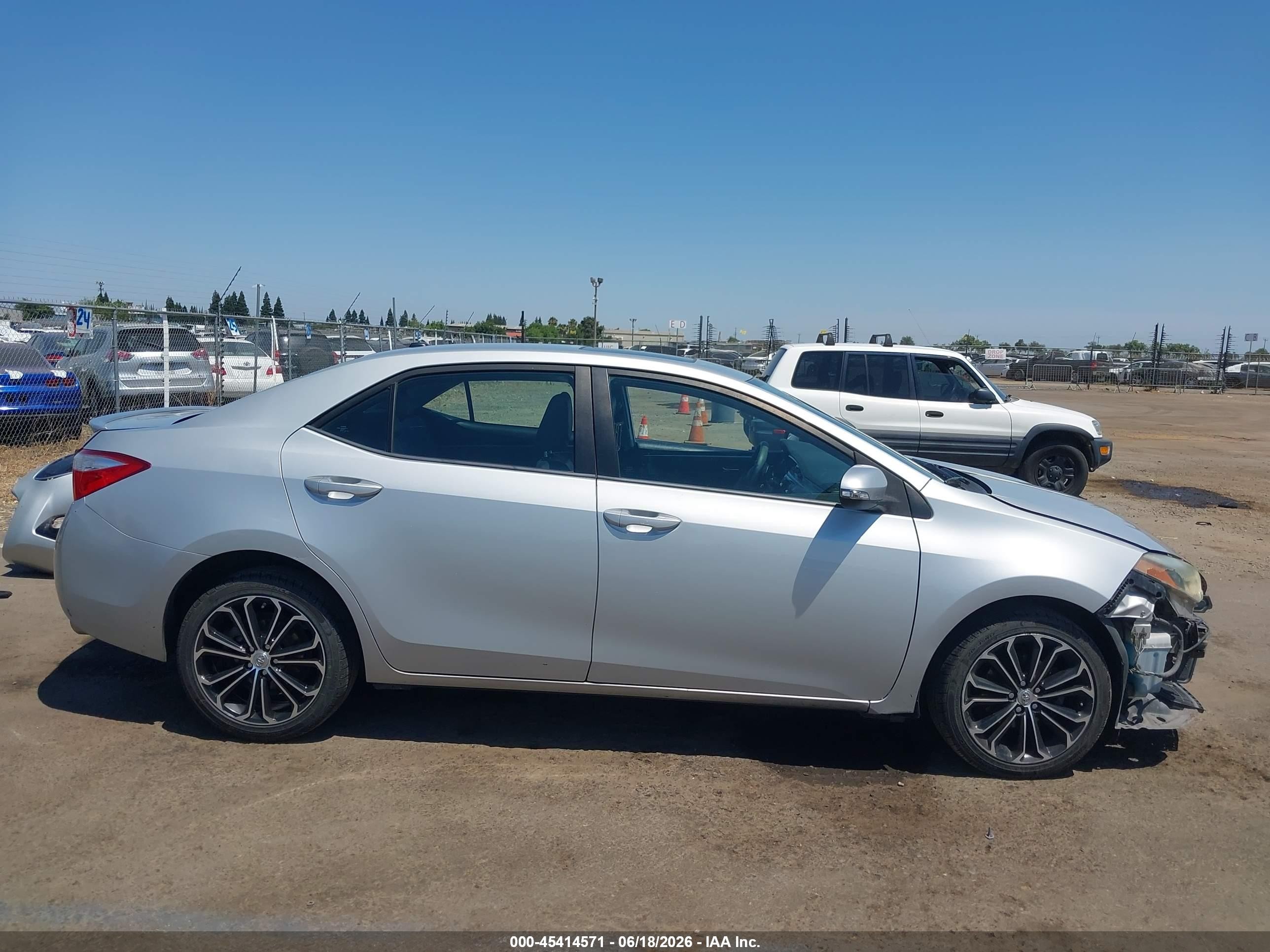 2014 Toyota Corolla S Plus Silver vin: 5YFBURHE8EP034315