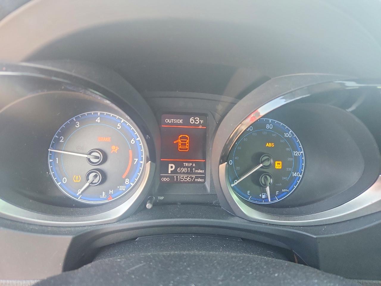 2014 Toyota Corolla S Plus Серебряный vin: 5YFBURHE8EP053219