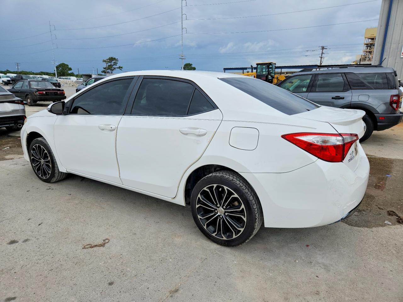 2014 Toyota Corolla S Plus White vin: 5YFBURHE8EP055617