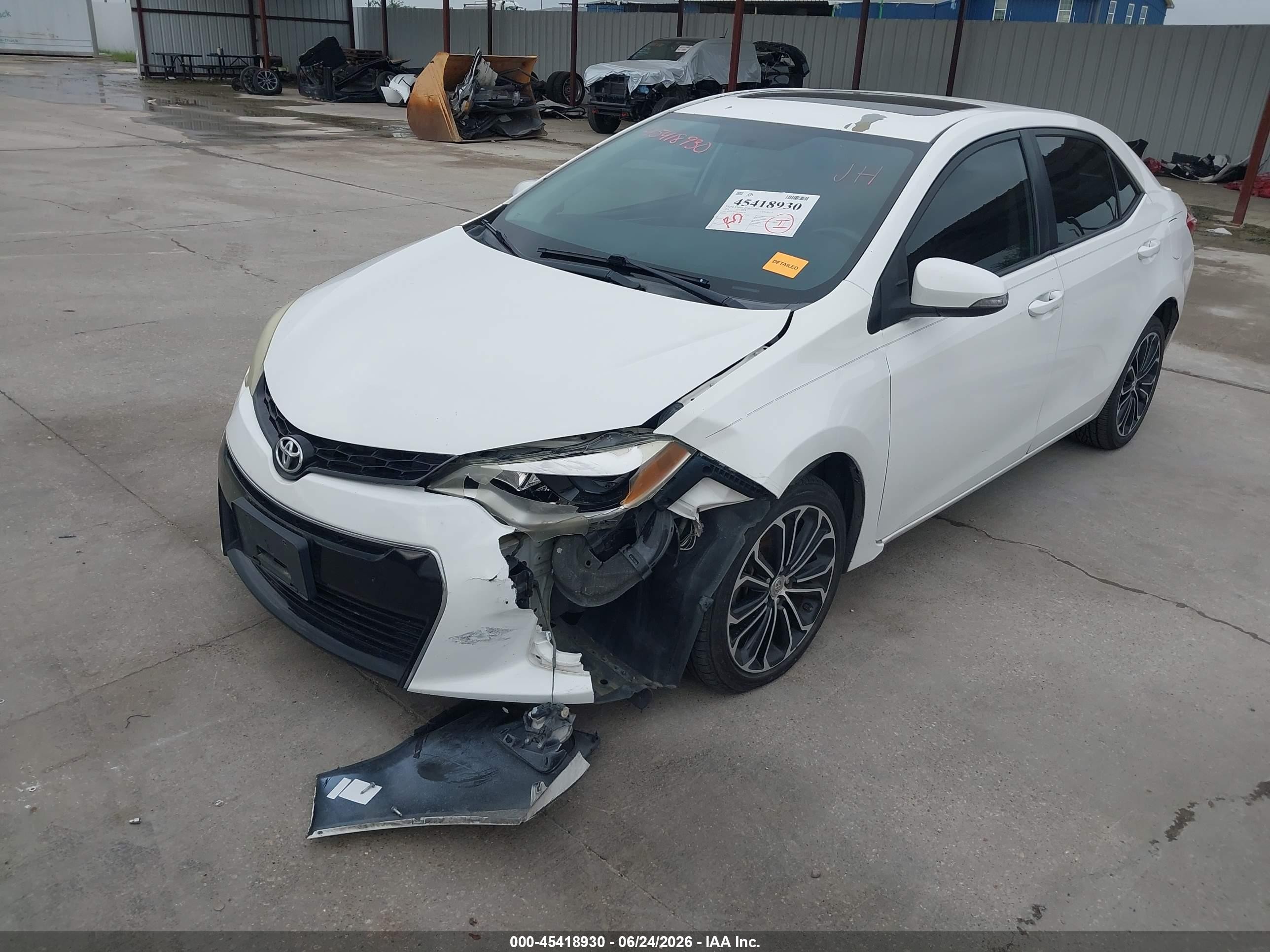 2014 Toyota Corolla S Premium White vin: 5YFBURHE8EP056119
