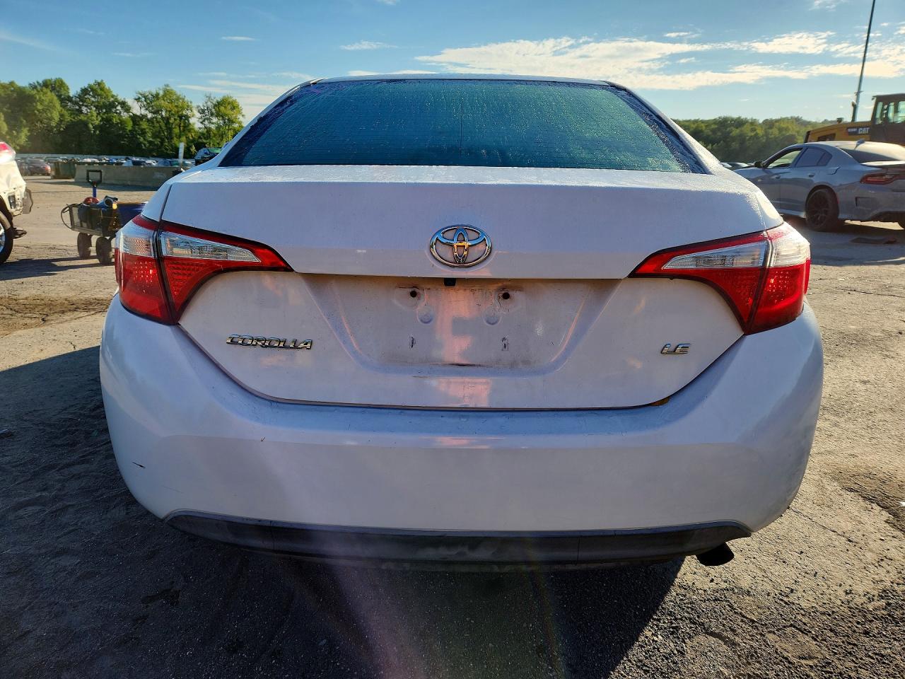 2014 Toyota Corolla Le White vin: 5YFBURHE8EP066438