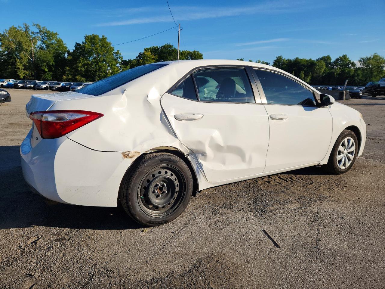 2014 Toyota Corolla Le White vin: 5YFBURHE8EP066438