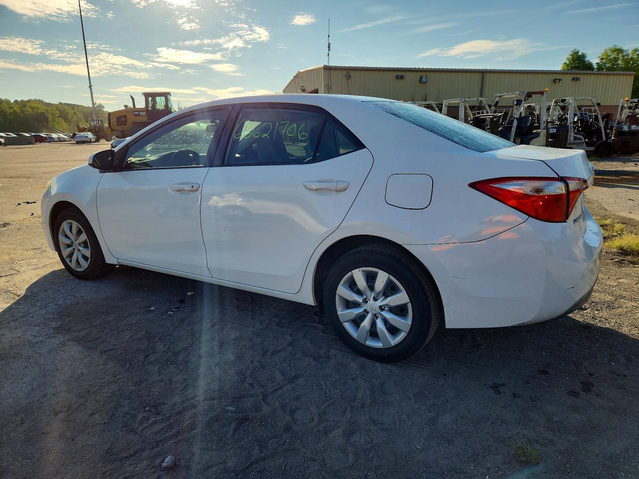 2014 Toyota Corolla Le White vin: 5YFBURHE8EP066438