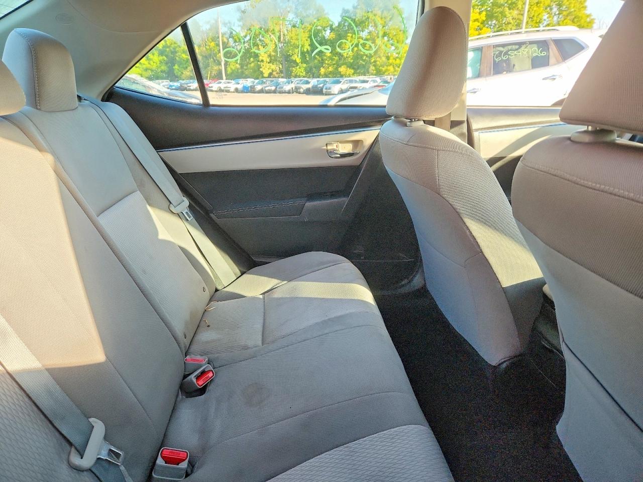 2014 Toyota Corolla Le White vin: 5YFBURHE8EP066438