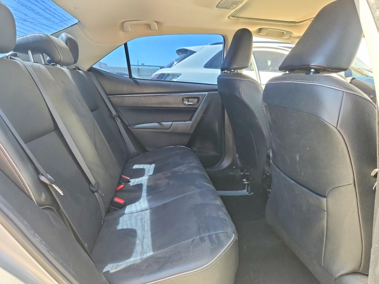 2014 Toyota Corolla Le Premium Silver vin: 5YFBURHE8EP075236
