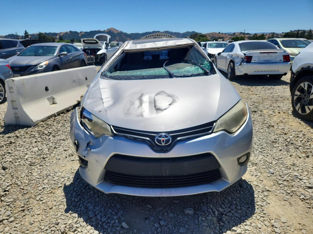 2014 Toyota Corolla Le Premium Silver vin: 5YFBURHE8EP075236