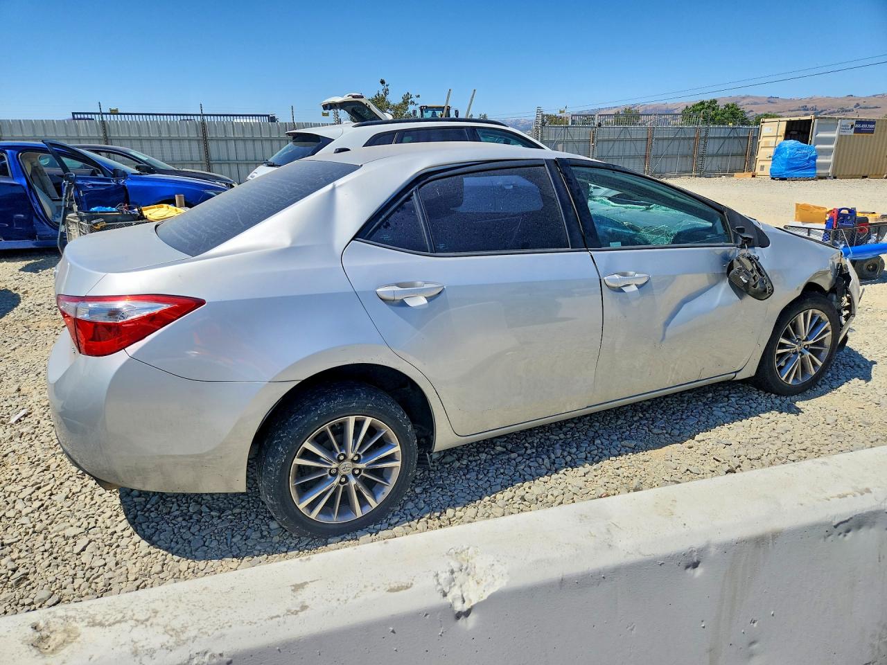 2014 Toyota Corolla Le Premium Silver vin: 5YFBURHE8EP075236