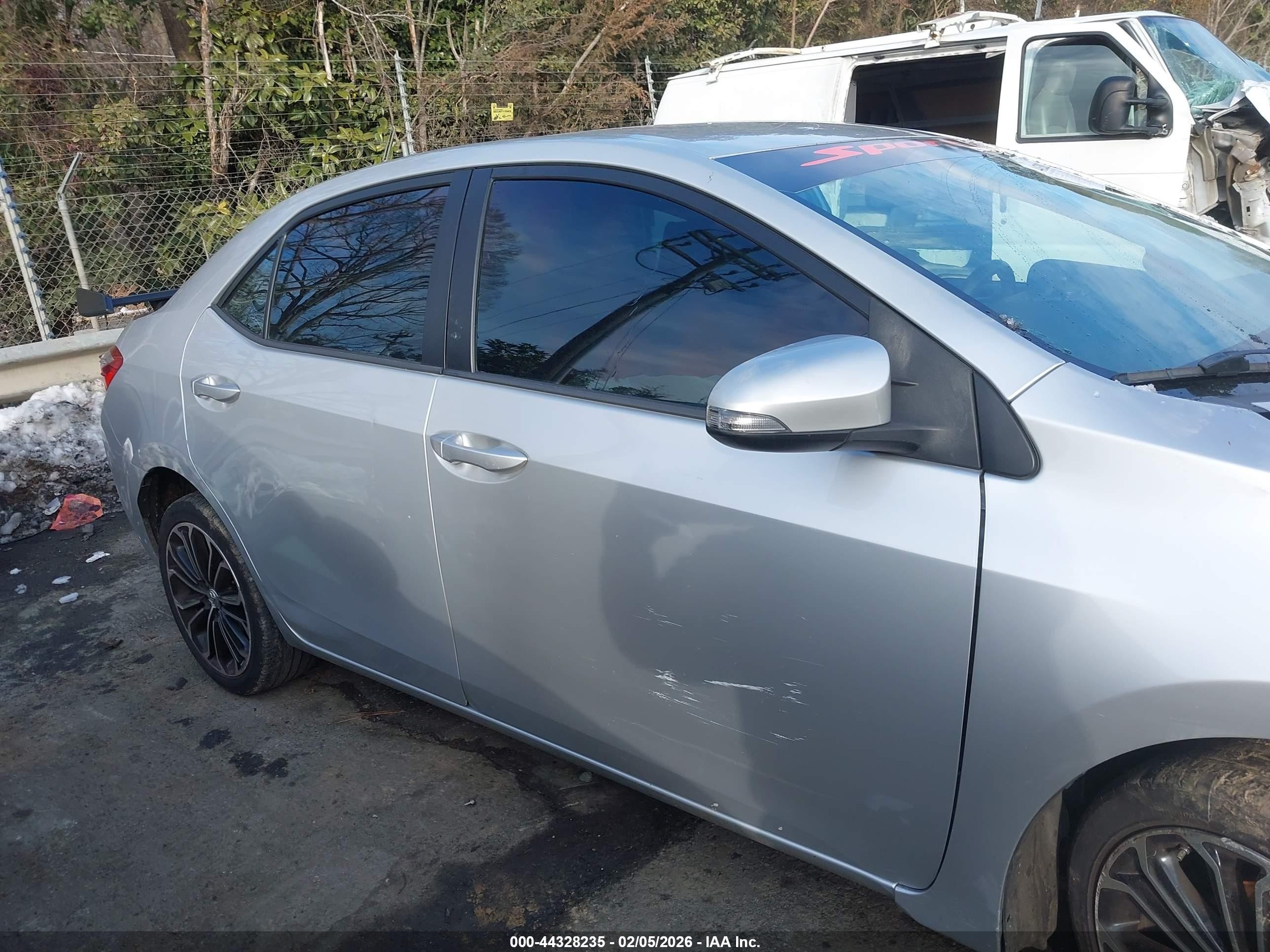 2014 Toyota Corolla S Plus Silver vin: 5YFBURHE8EP075544