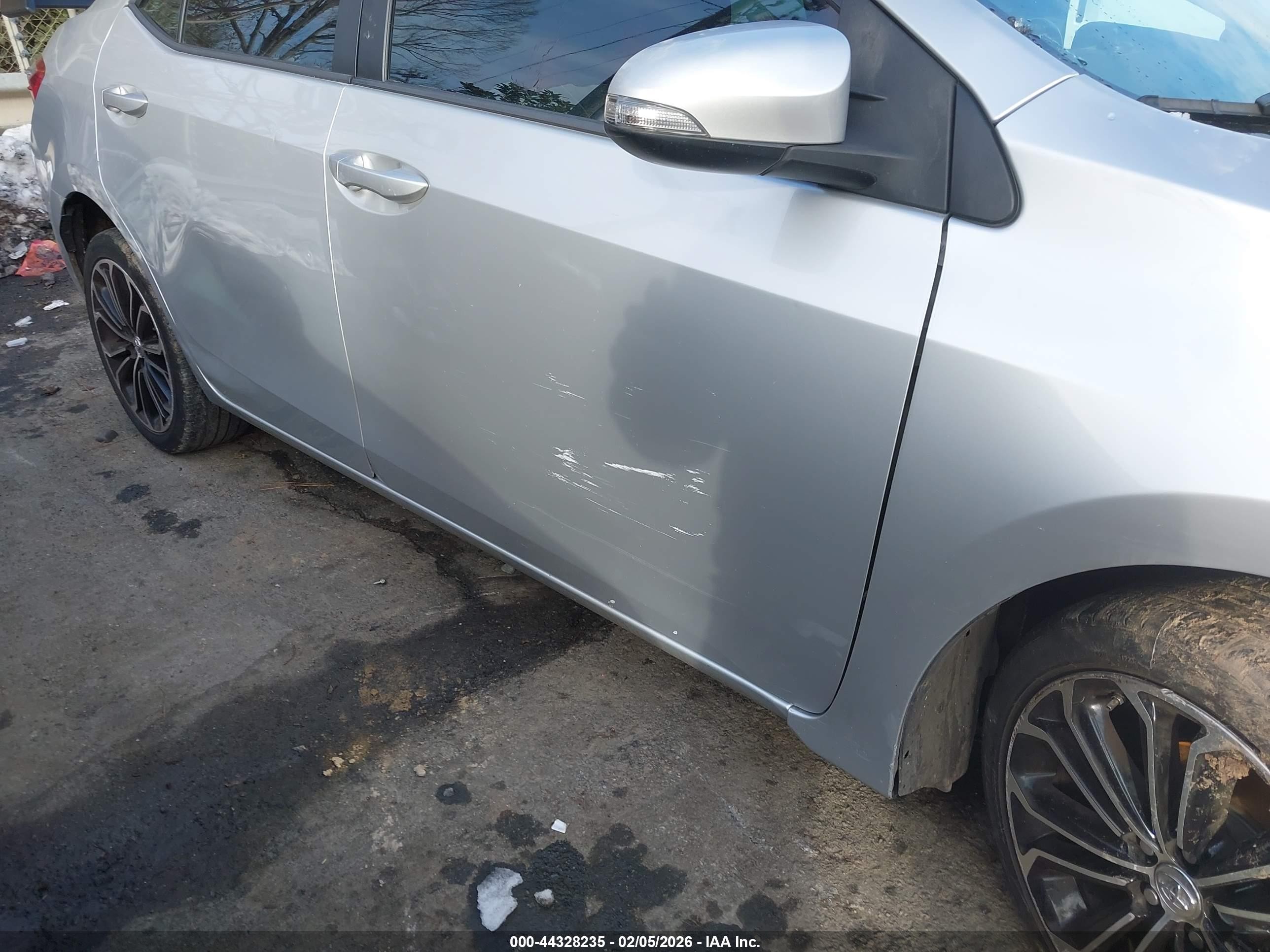 2014 Toyota Corolla S Plus Silver vin: 5YFBURHE8EP075544