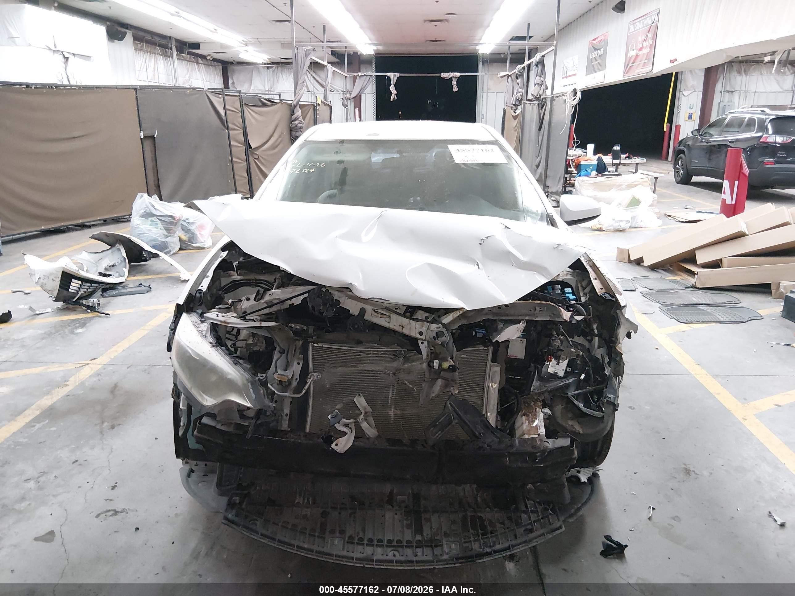 2014 Toyota Corolla Le White vin: 5YFBURHE8EP076127