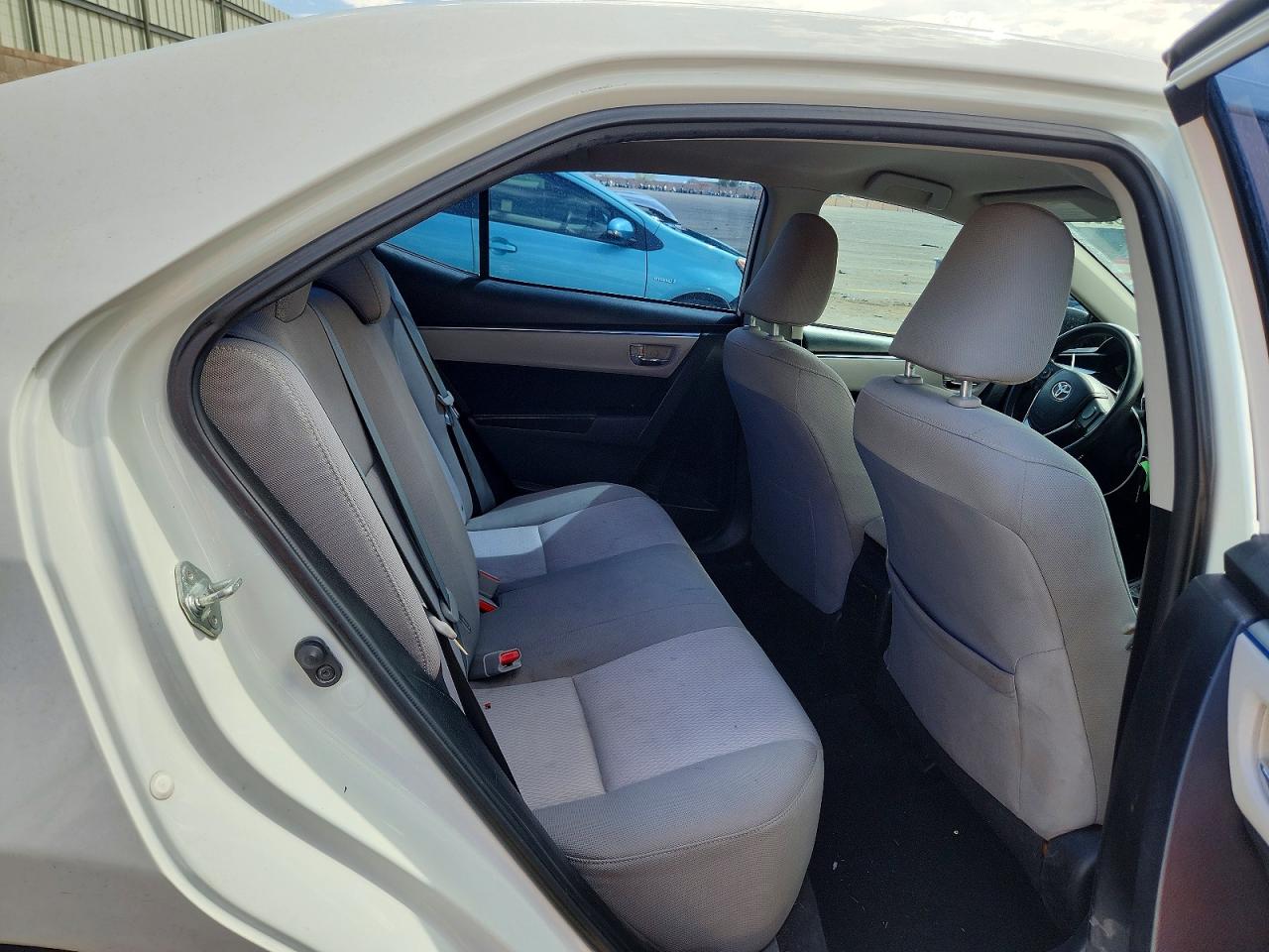 2014 Toyota Corolla Le White vin: 5YFBURHE8EP100149