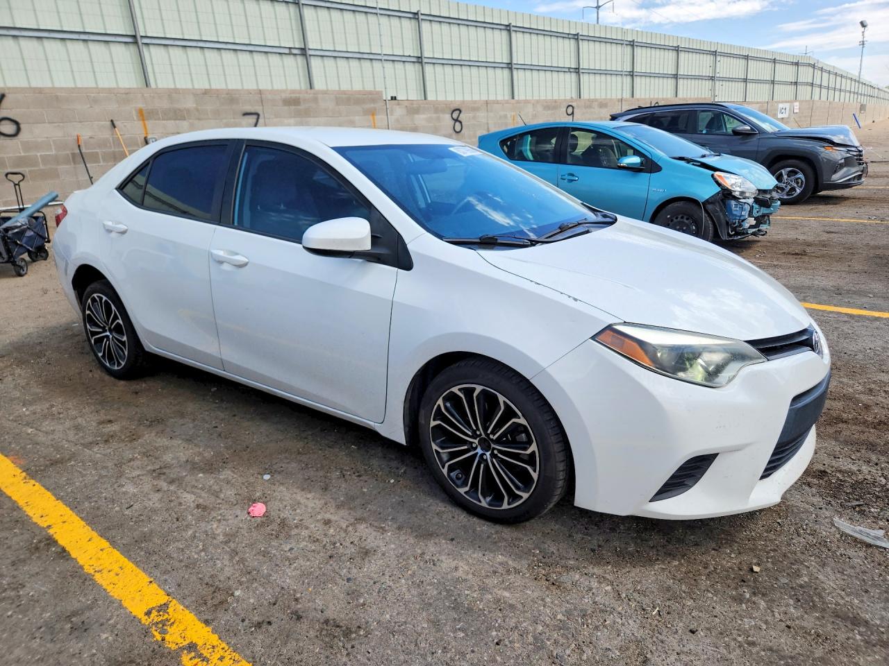 2014 Toyota Corolla Le White vin: 5YFBURHE8EP100149