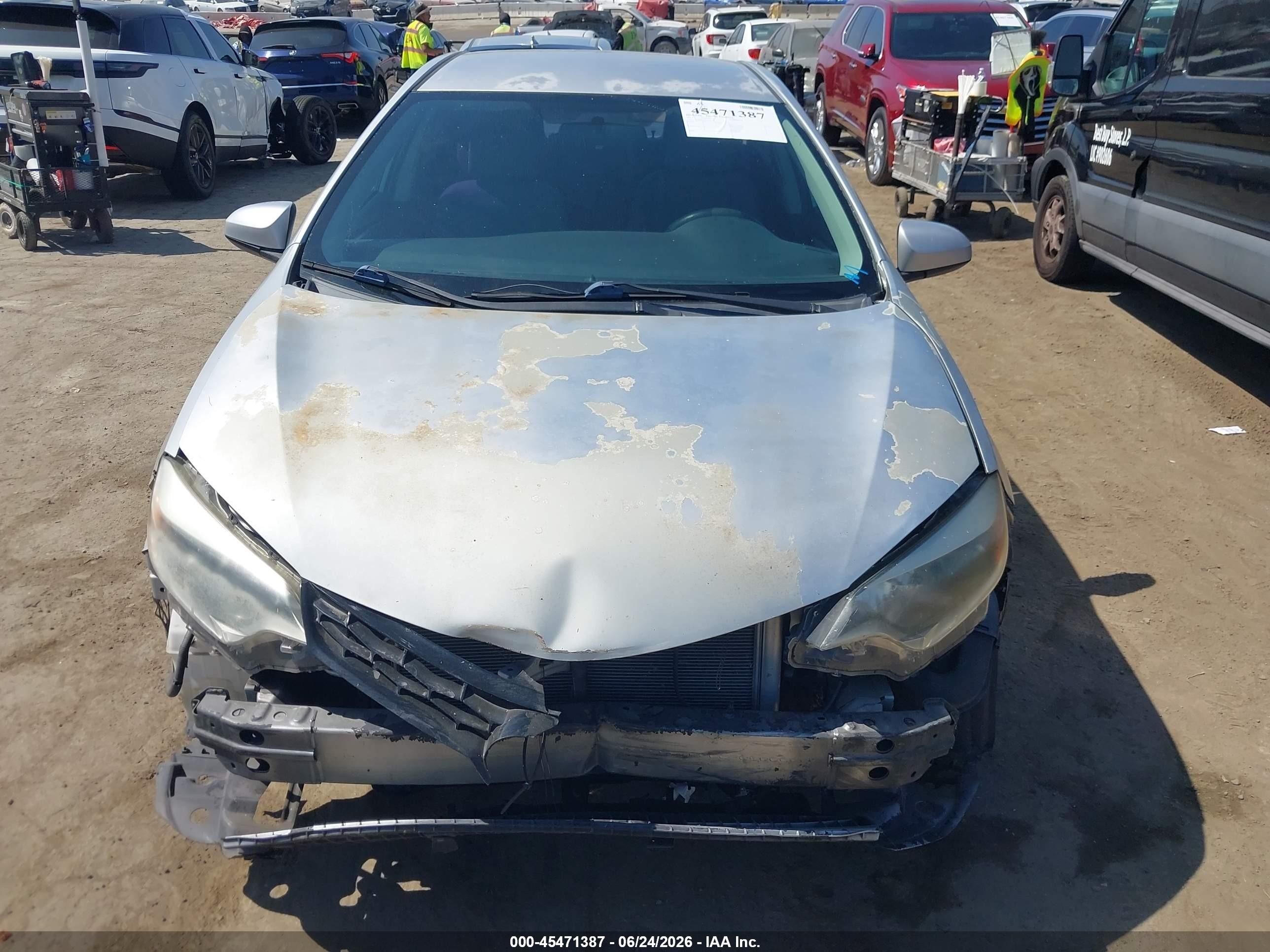 2014 Toyota Corolla L Silver vin: 5YFBURHE8EP105948