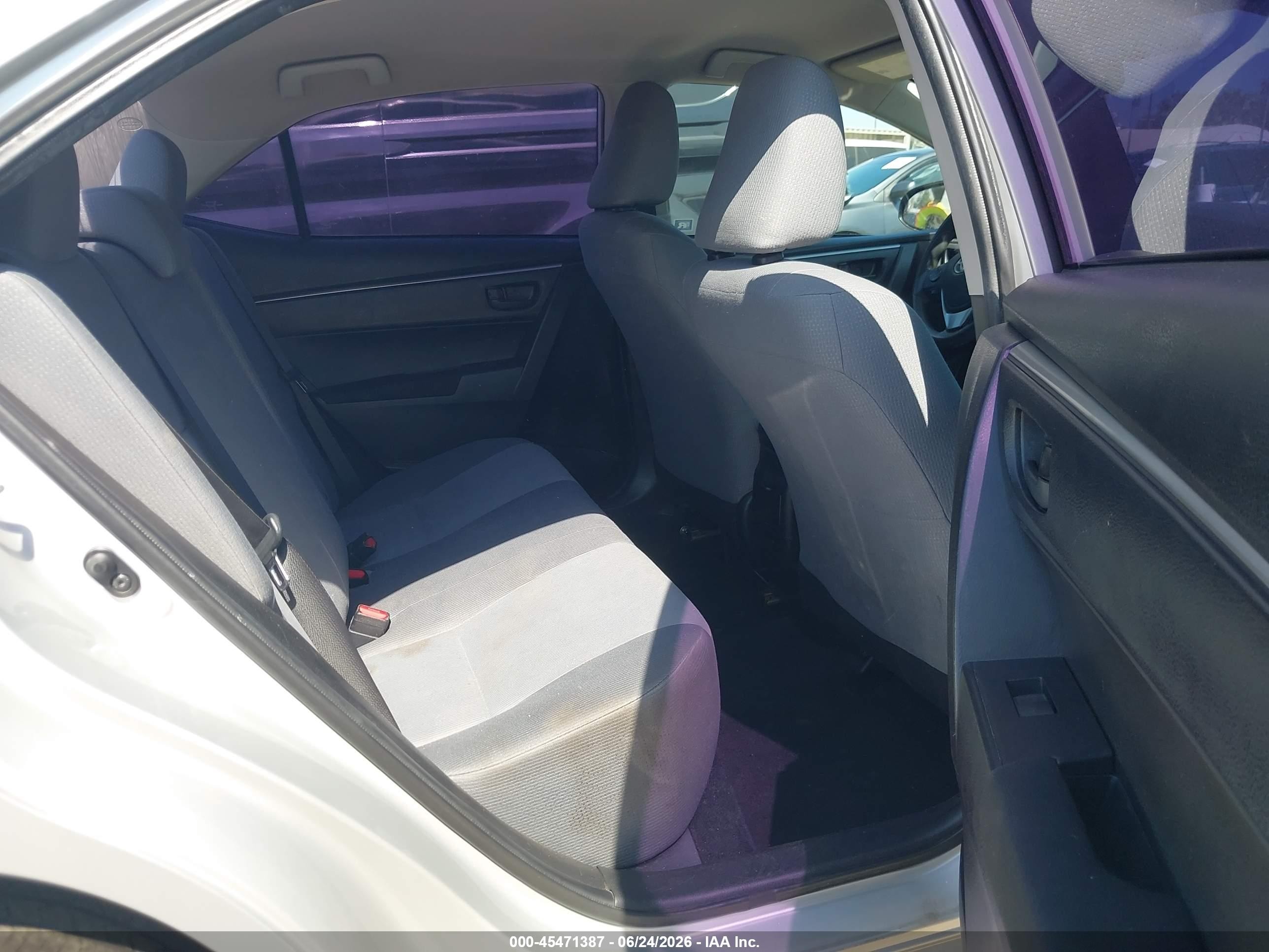 2014 Toyota Corolla L Silver vin: 5YFBURHE8EP105948