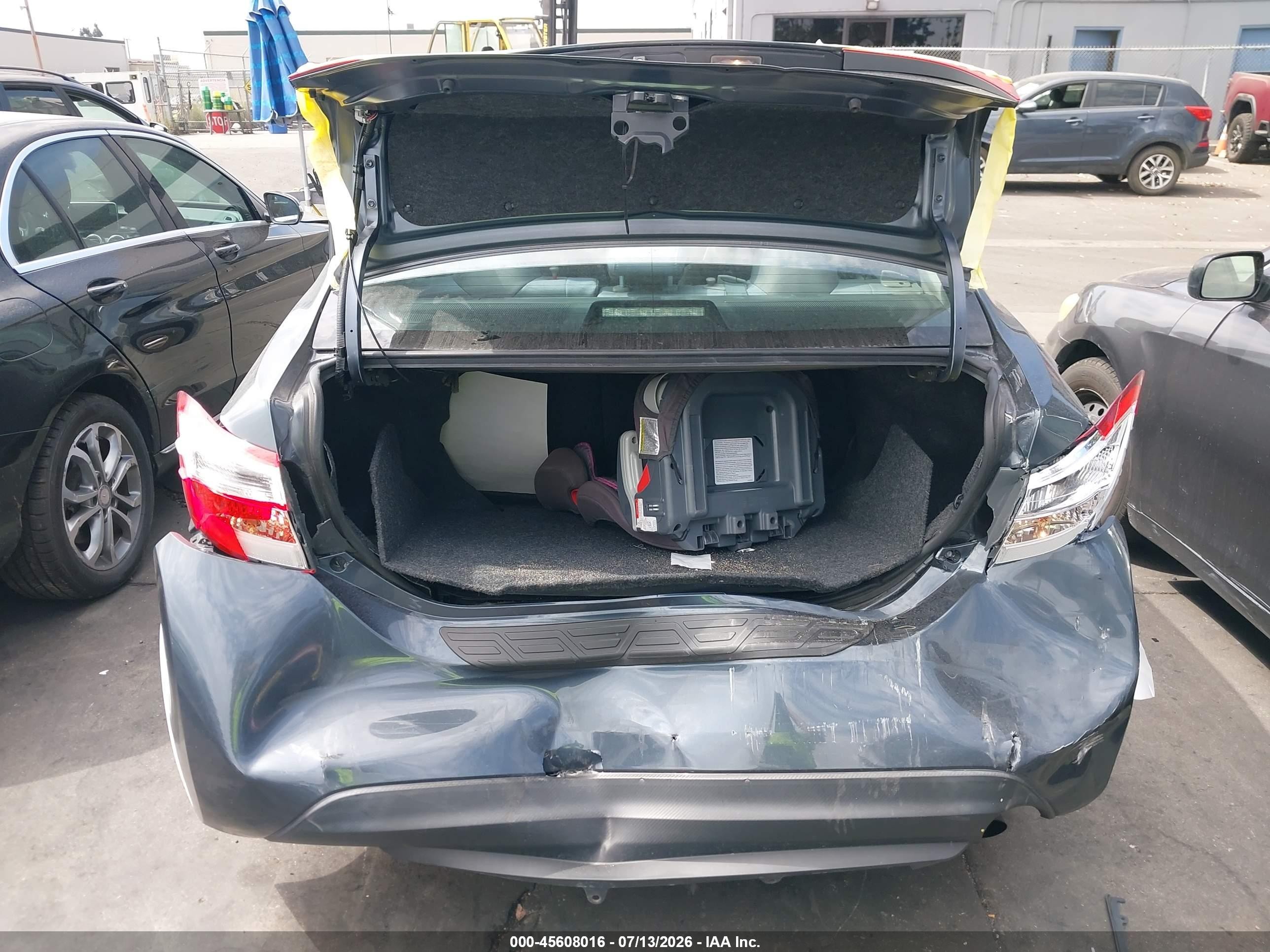 2014 Toyota Corolla Le Plus Dark Blue vin: 5YFBURHE8EP147746