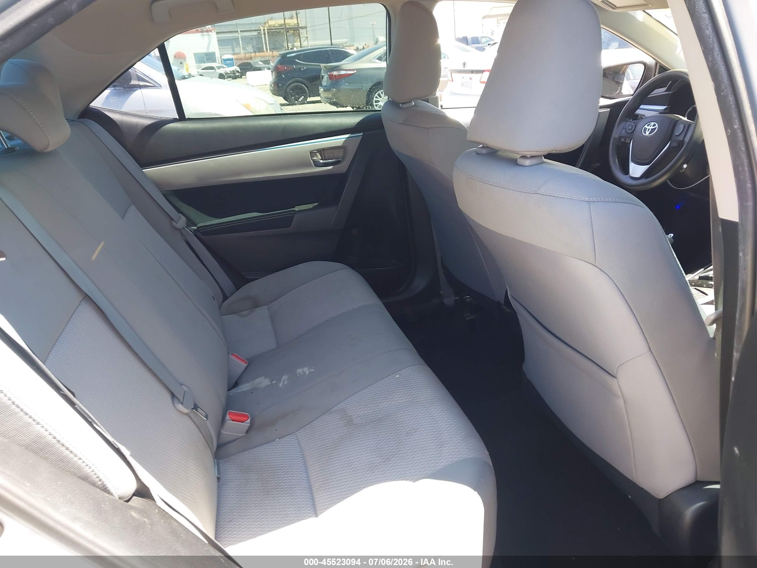 2014 Toyota Corolla Le Plus Серебряный vin: 5YFBURHE8EP155491