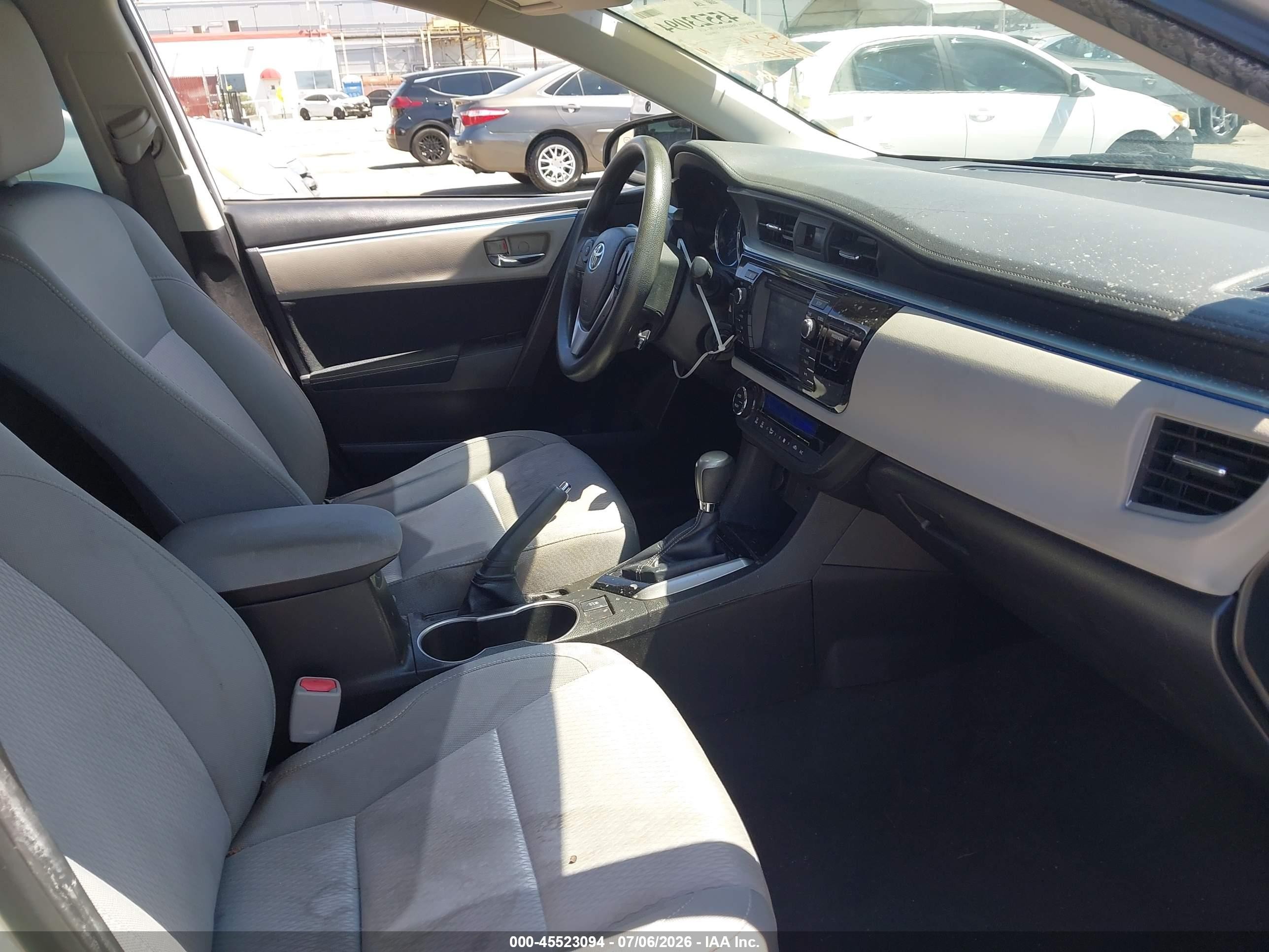 2014 Toyota Corolla Le Plus Серебряный vin: 5YFBURHE8EP155491