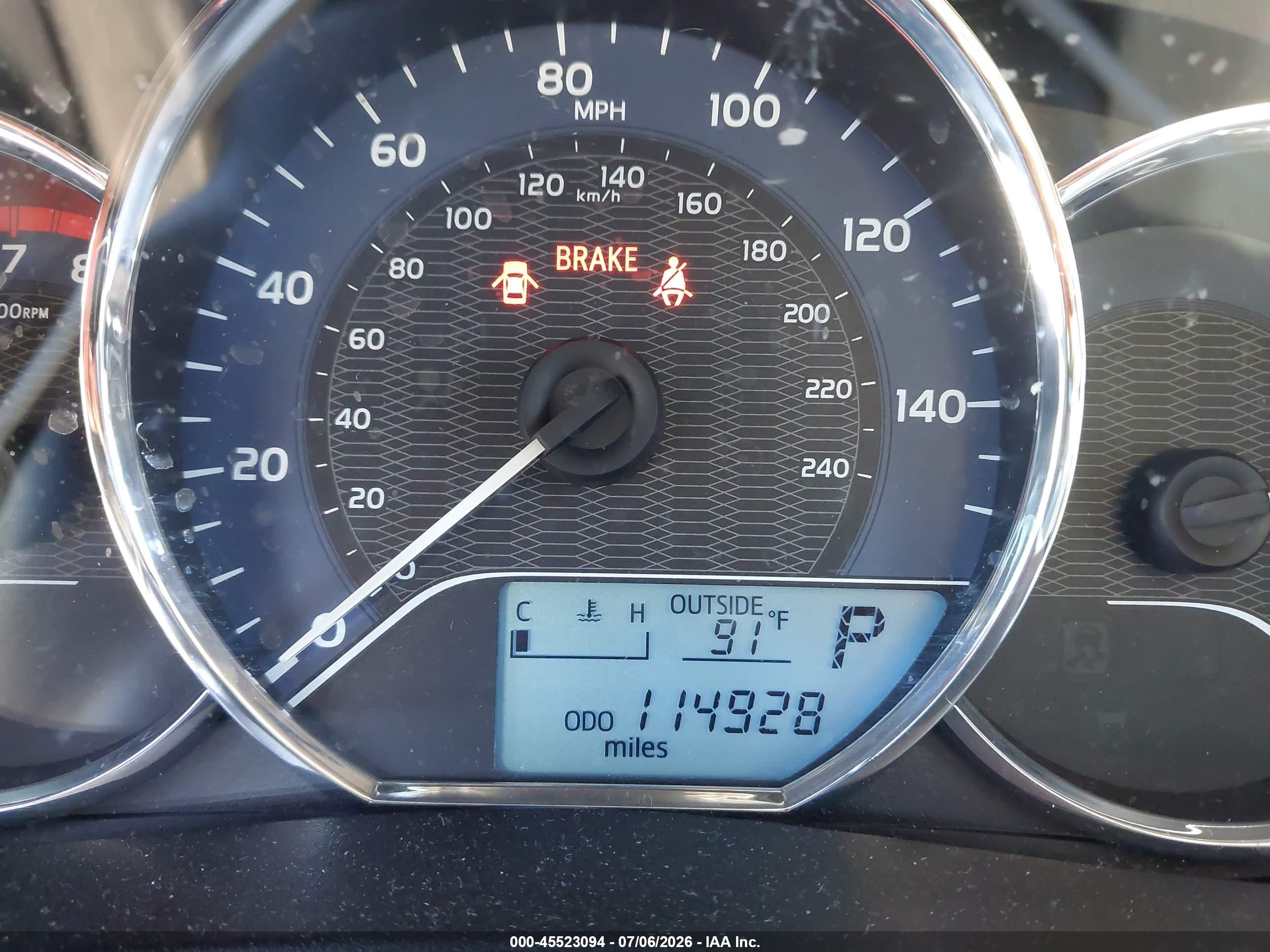 2014 Toyota Corolla Le Plus Серебряный vin: 5YFBURHE8EP155491