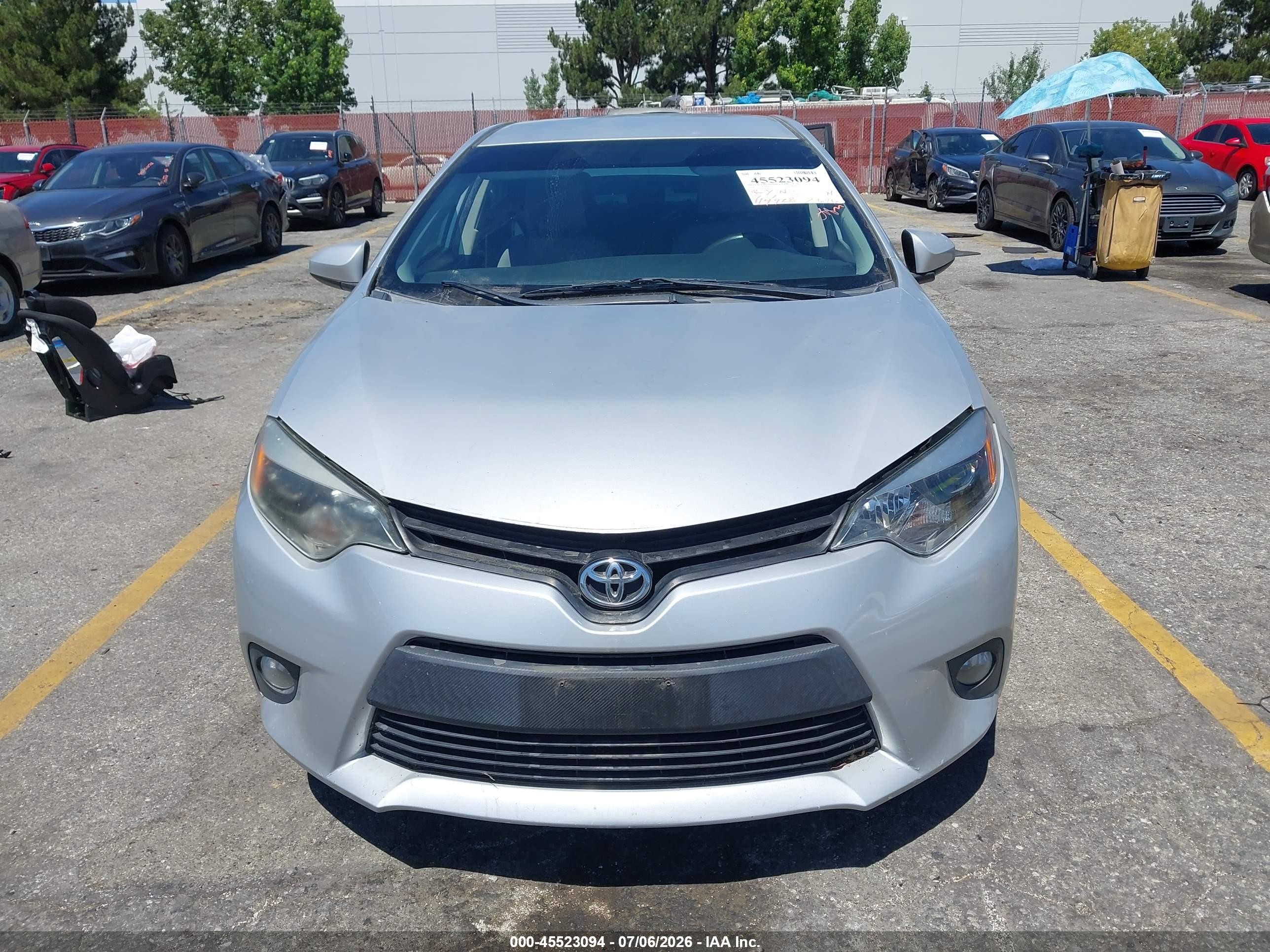 2014 Toyota Corolla Le Plus Серебряный vin: 5YFBURHE8EP155491