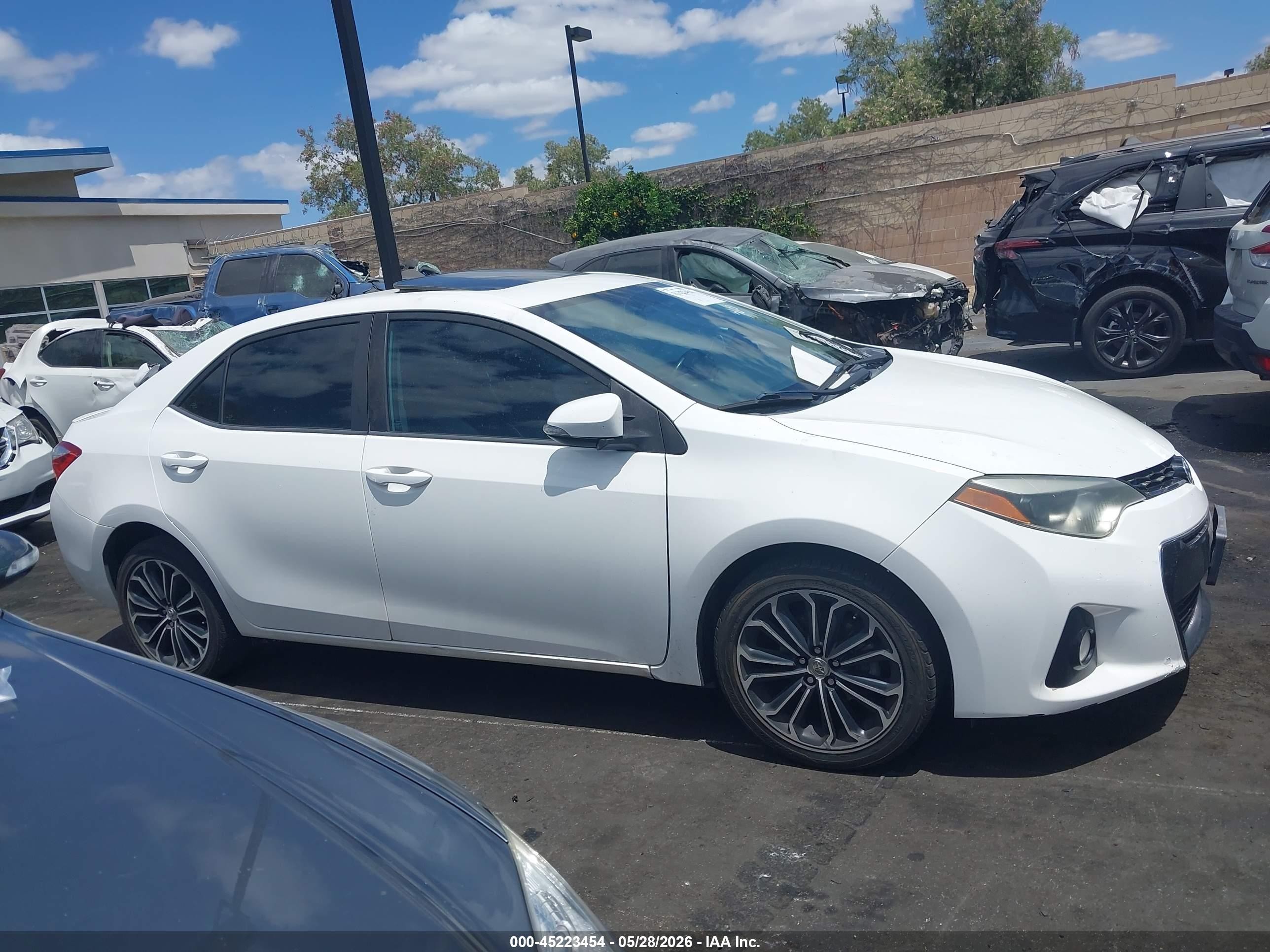 2014 Toyota Corolla S Premium White vin: 5YFBURHE8EP161212