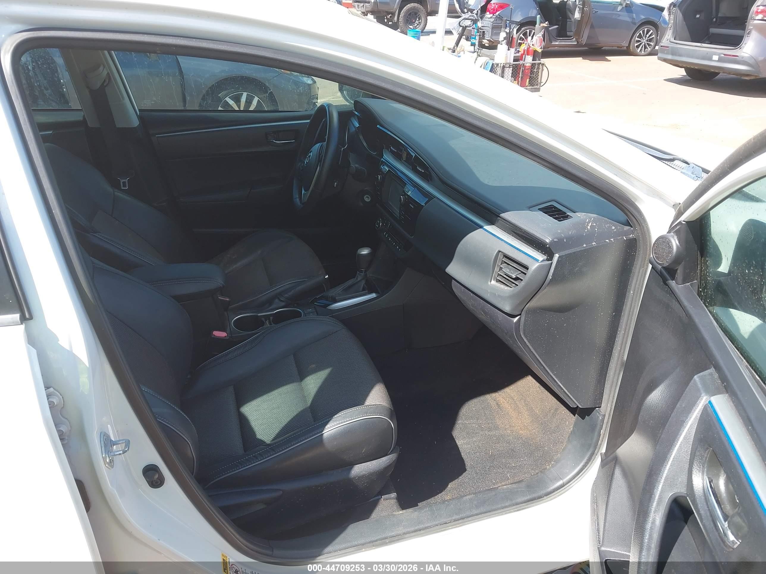 2014 Toyota Corolla S/s Plus/s Premium White vin: 5YFBURHE8EP167463