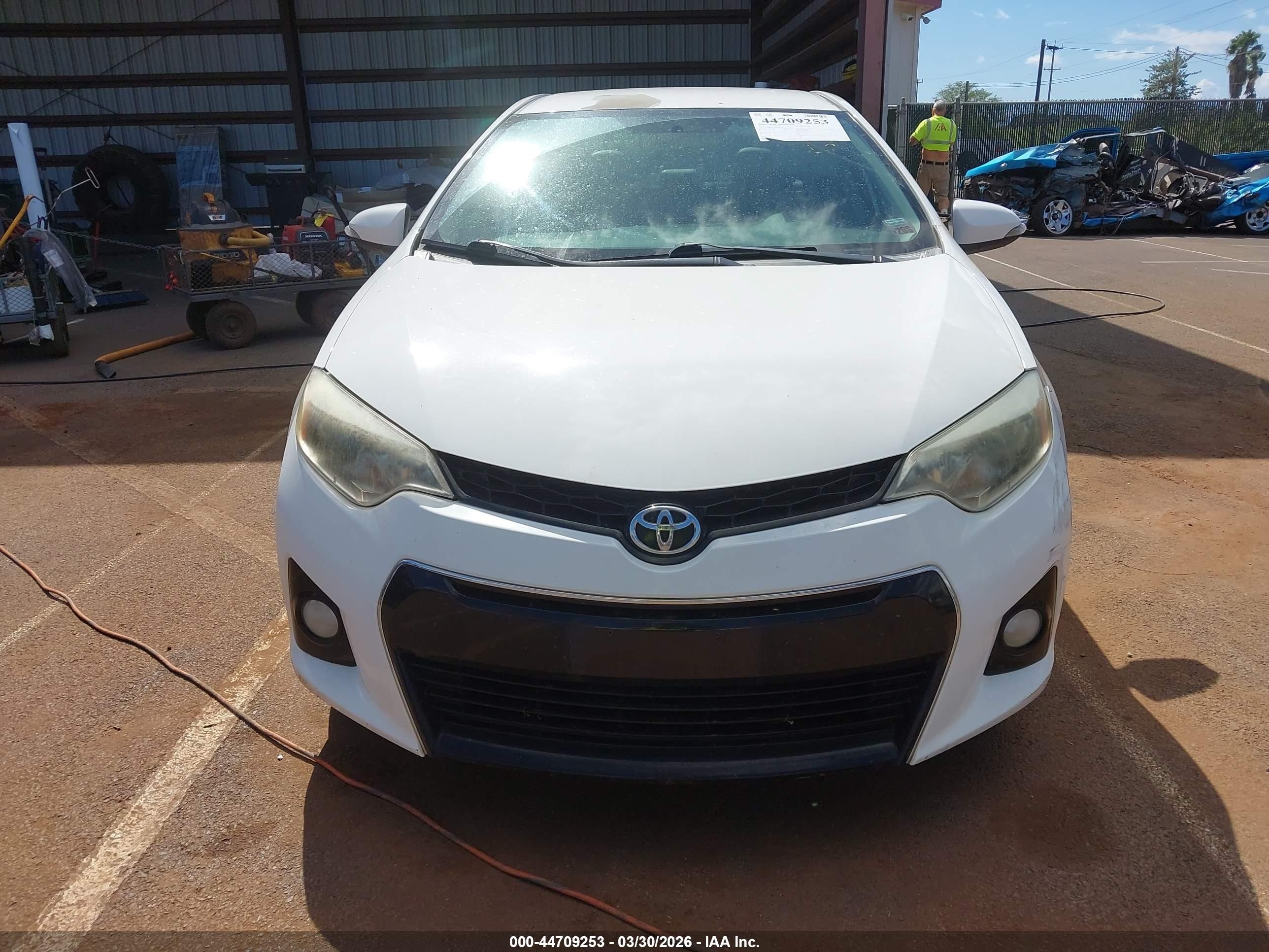 2014 Toyota Corolla S/s Plus/s Premium White vin: 5YFBURHE8EP167463