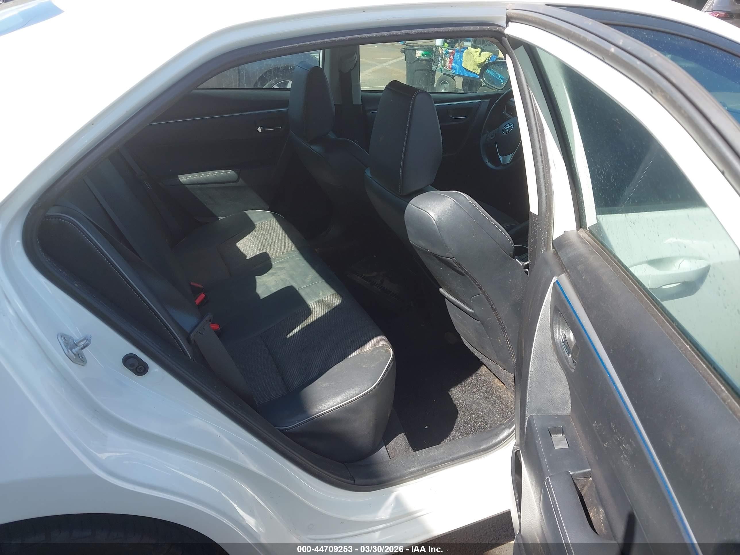 2014 Toyota Corolla S/s Plus/s Premium White vin: 5YFBURHE8EP167463