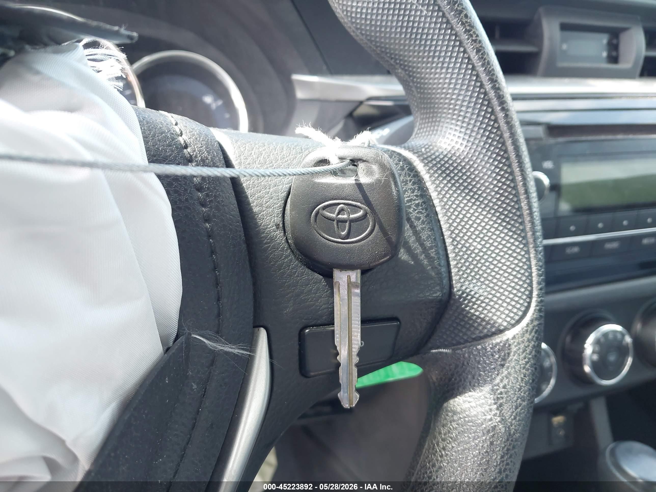 2014 Toyota Corolla L Blue vin: 5YFBURHE8EP175028