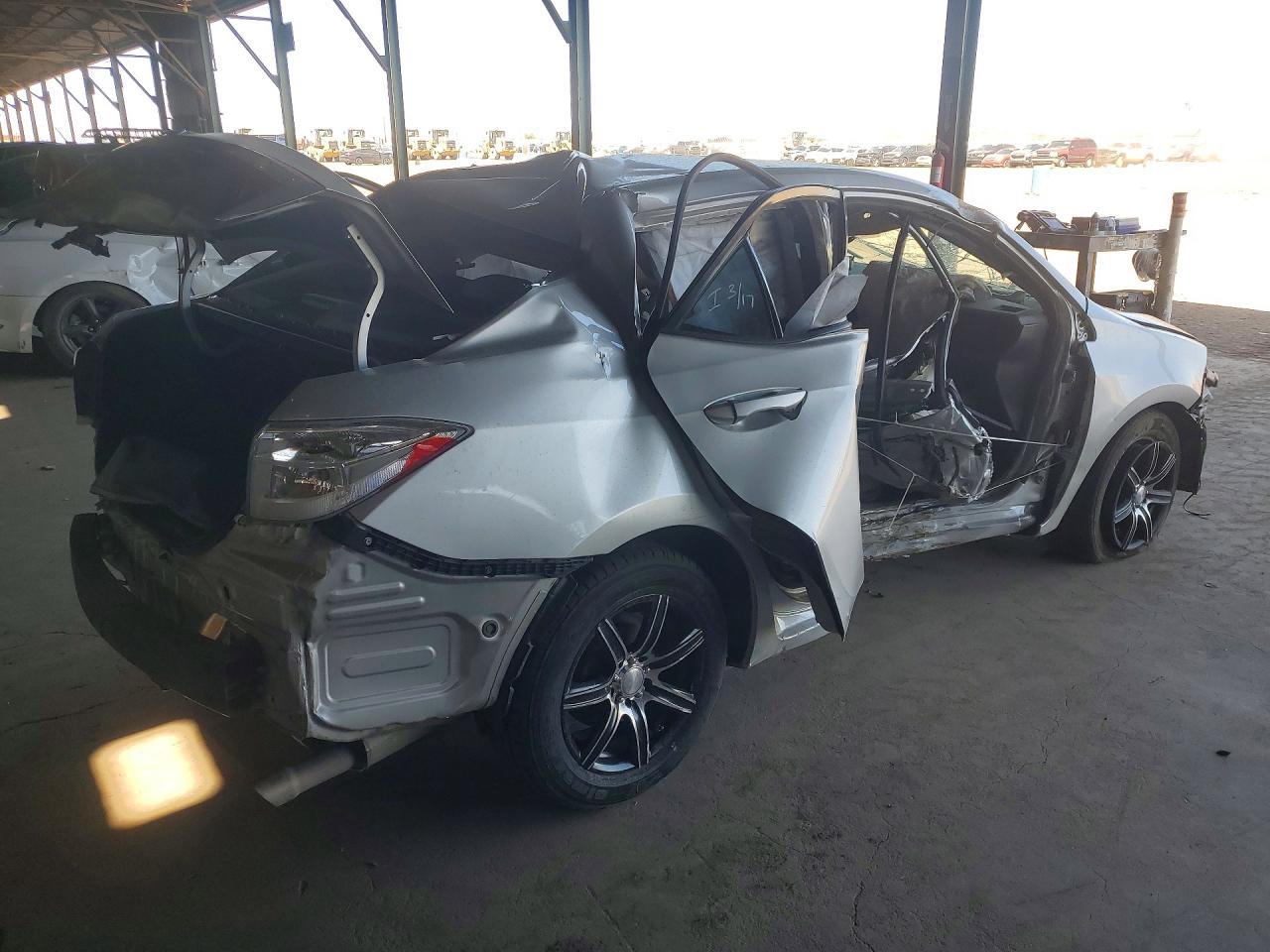 2015 Toyota Corolla Le Silver vin: 5YFBURHE8FP195751