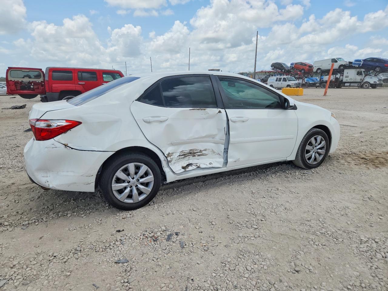 2015 Toyota Corolla Le White vin: 5YFBURHE8FP217148
