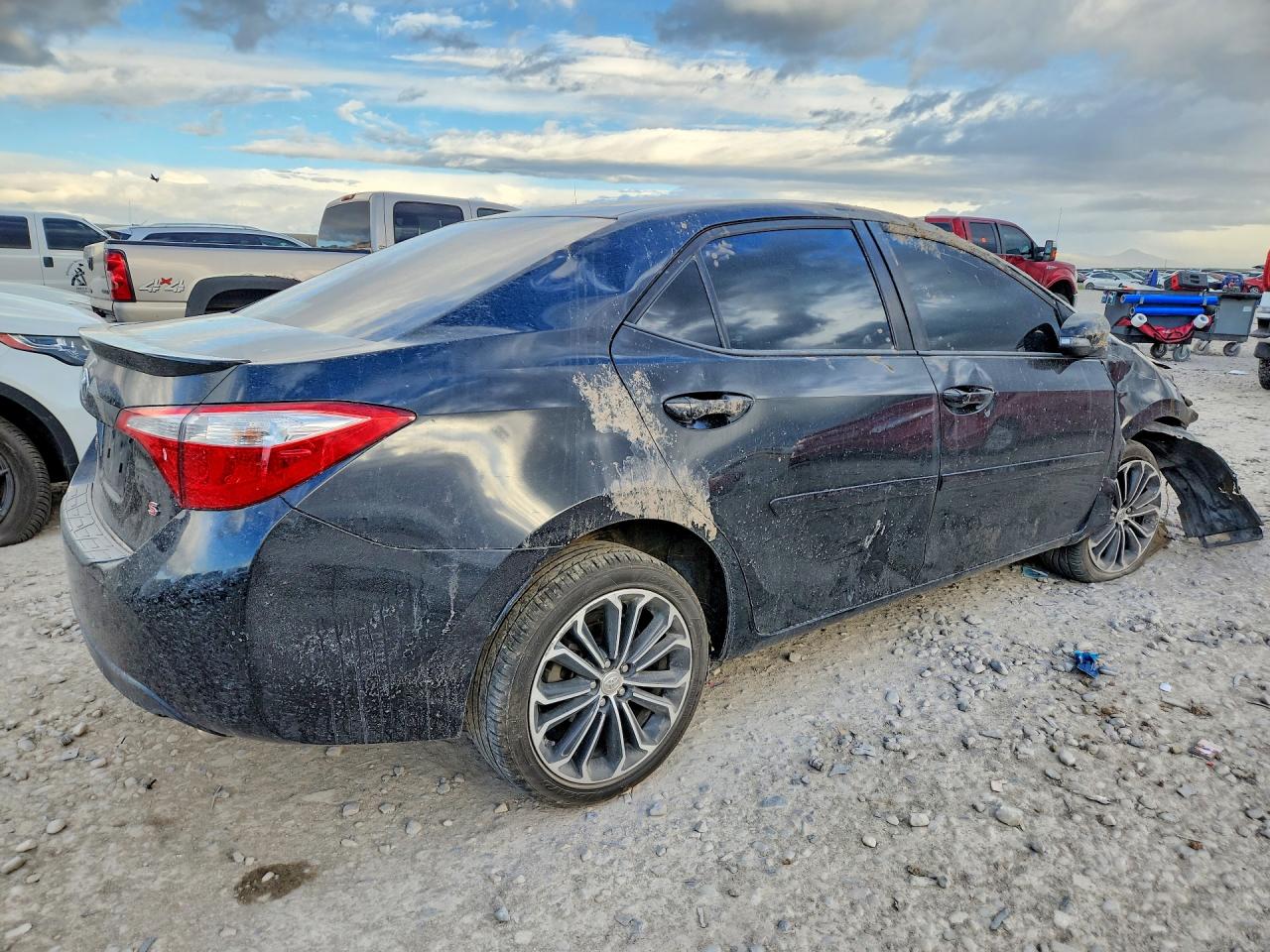 2015 Toyota Corolla S Plus Черный vin: 5YFBURHE8FP219840