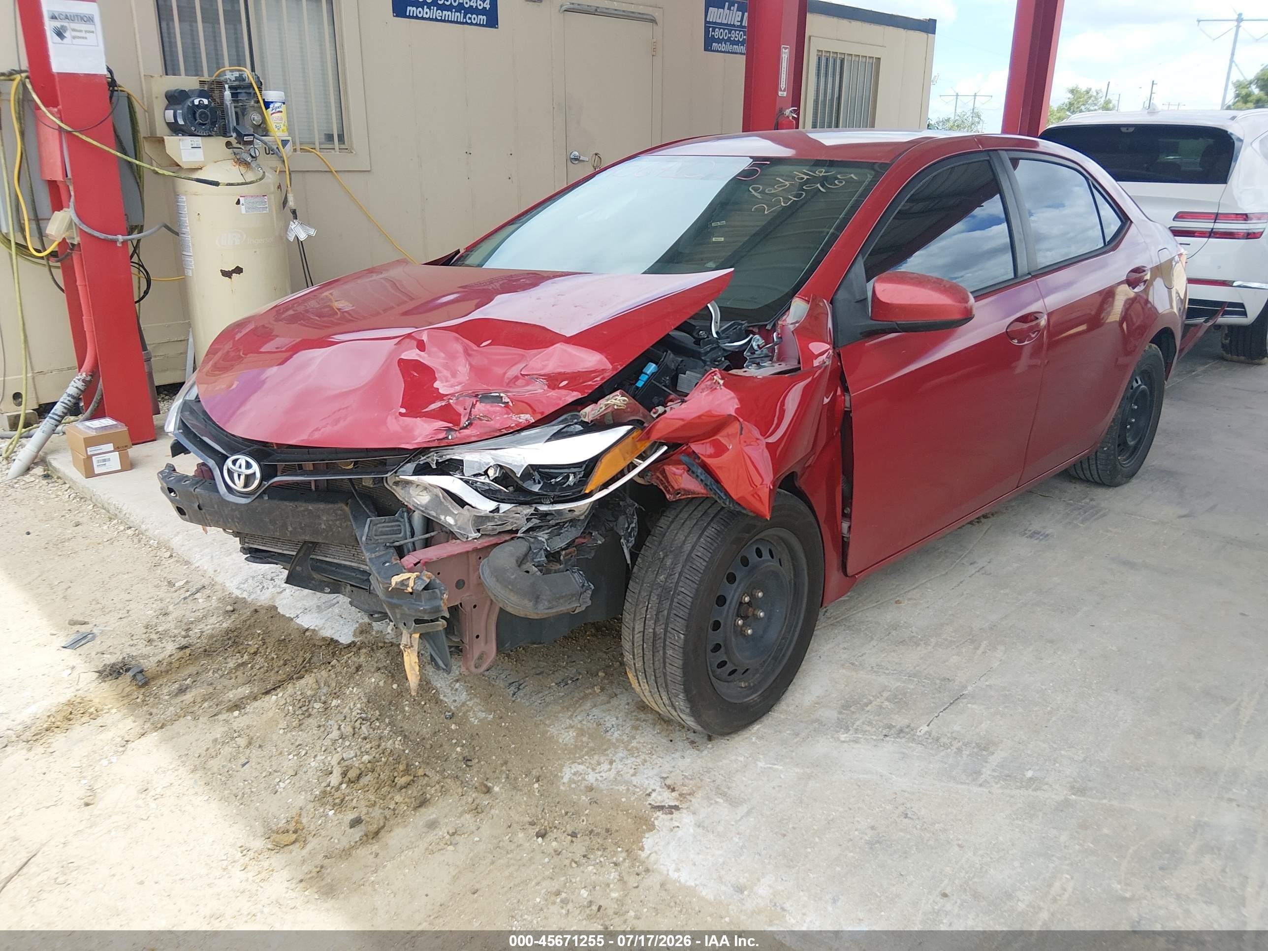 2015 Toyota Corolla Le Red vin: 5YFBURHE8FP220969