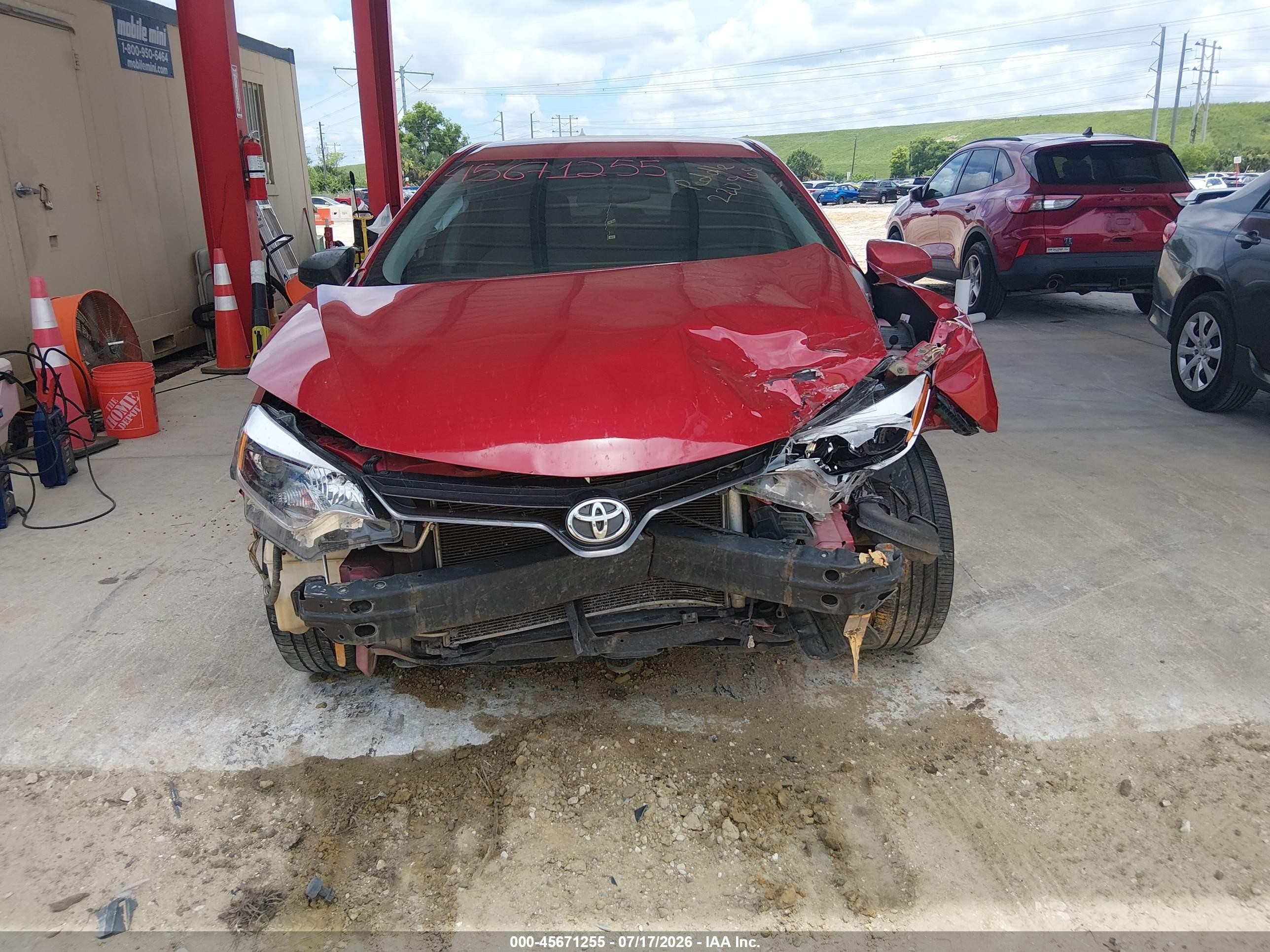 2015 Toyota Corolla Le Red vin: 5YFBURHE8FP220969