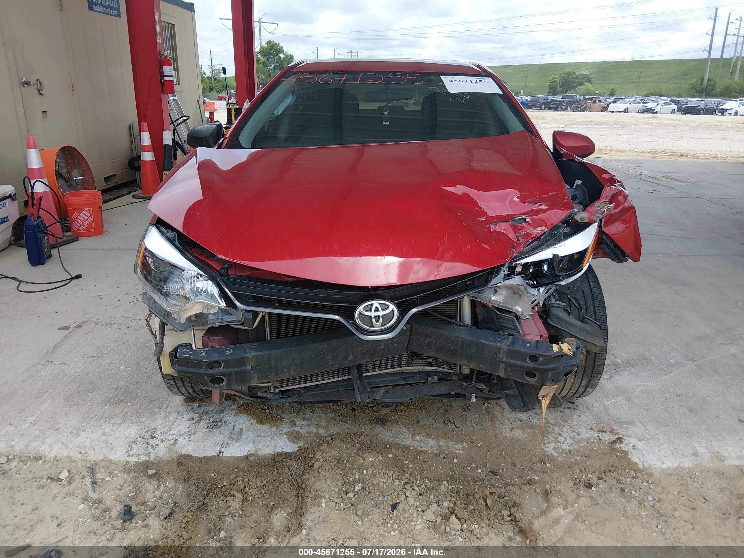 2015 Toyota Corolla Le Red vin: 5YFBURHE8FP220969