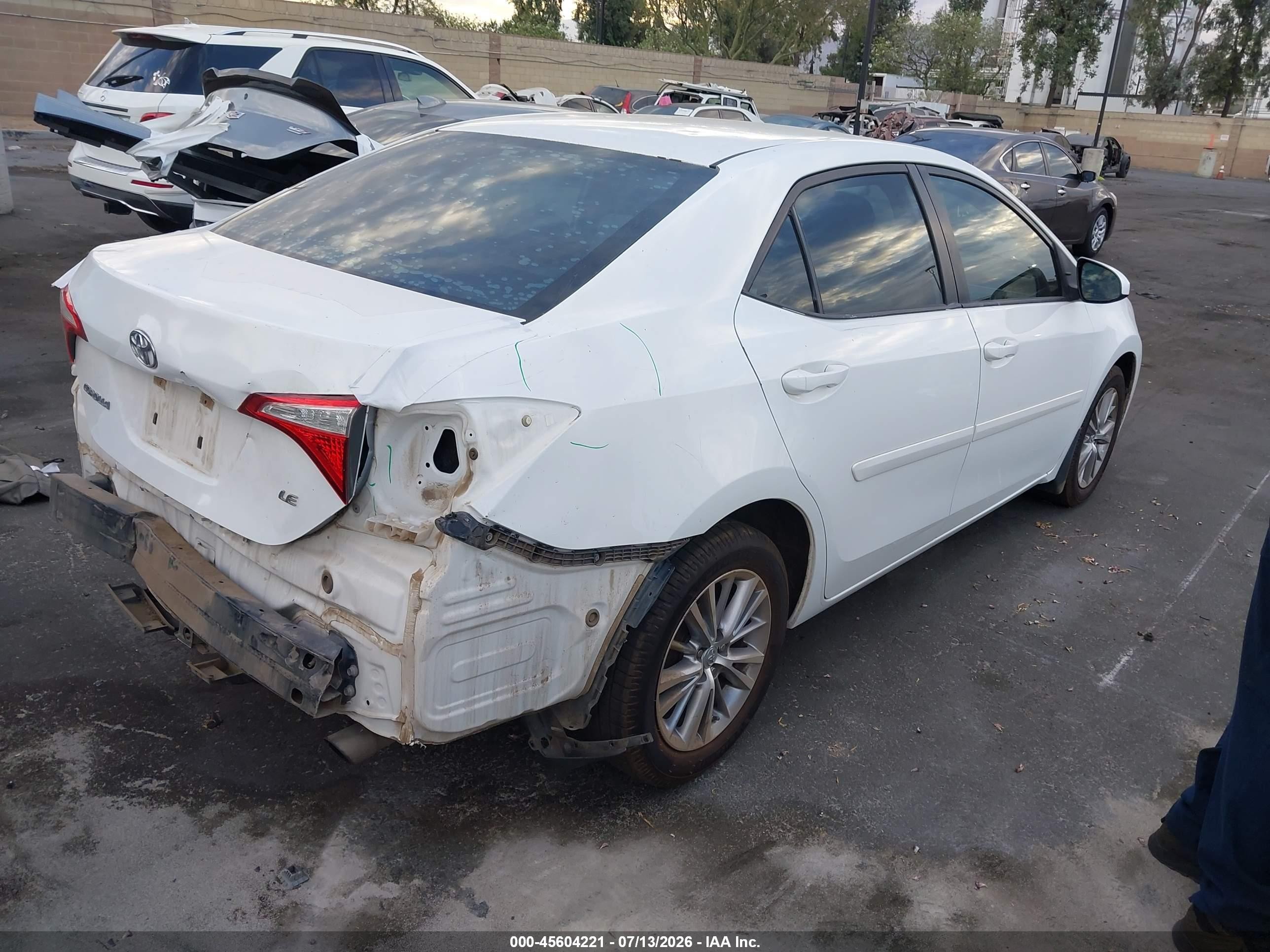 2015 Toyota Corolla Le Plus Белый vin: 5YFBURHE8FP235021