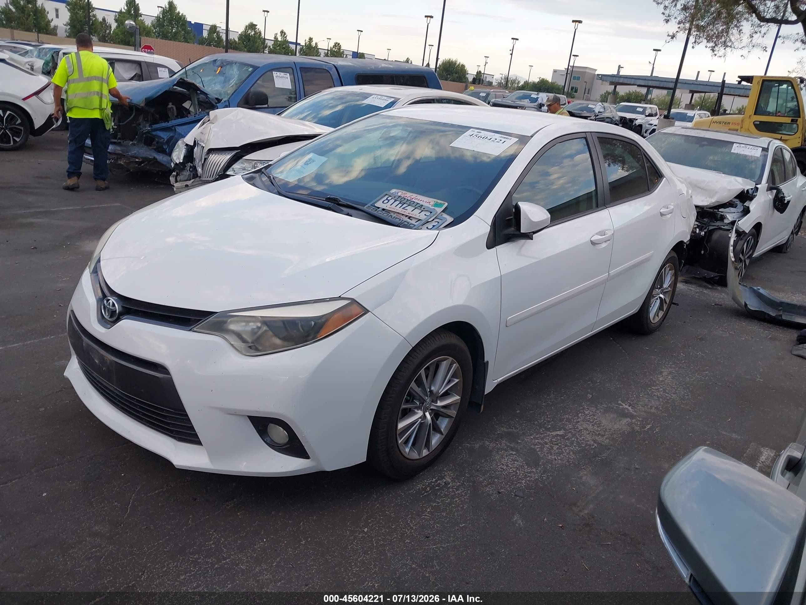 2015 Toyota Corolla Le Plus Белый vin: 5YFBURHE8FP235021