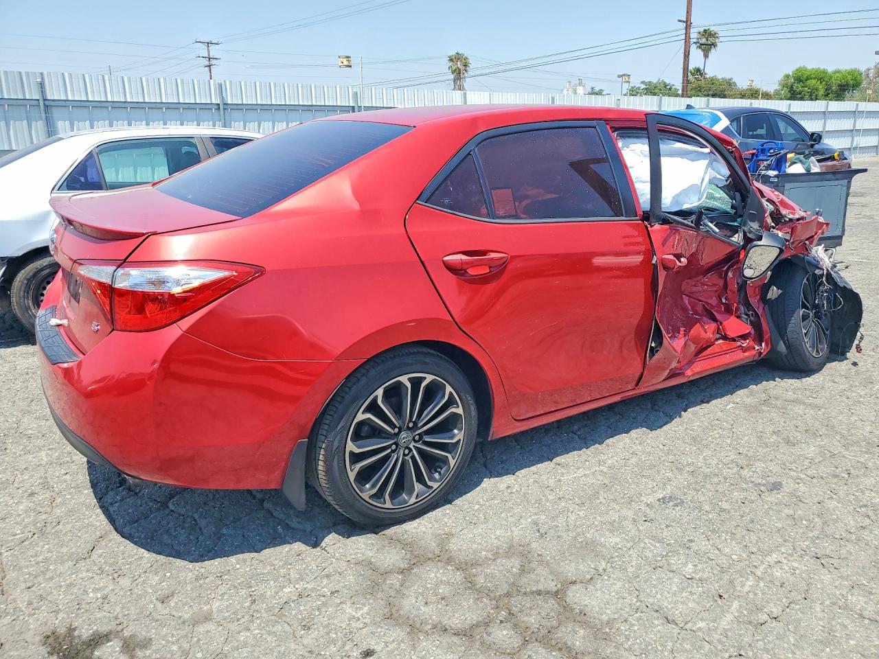 2015 Toyota Corolla S Plus Burgundy vin: 5YFBURHE8FP238257