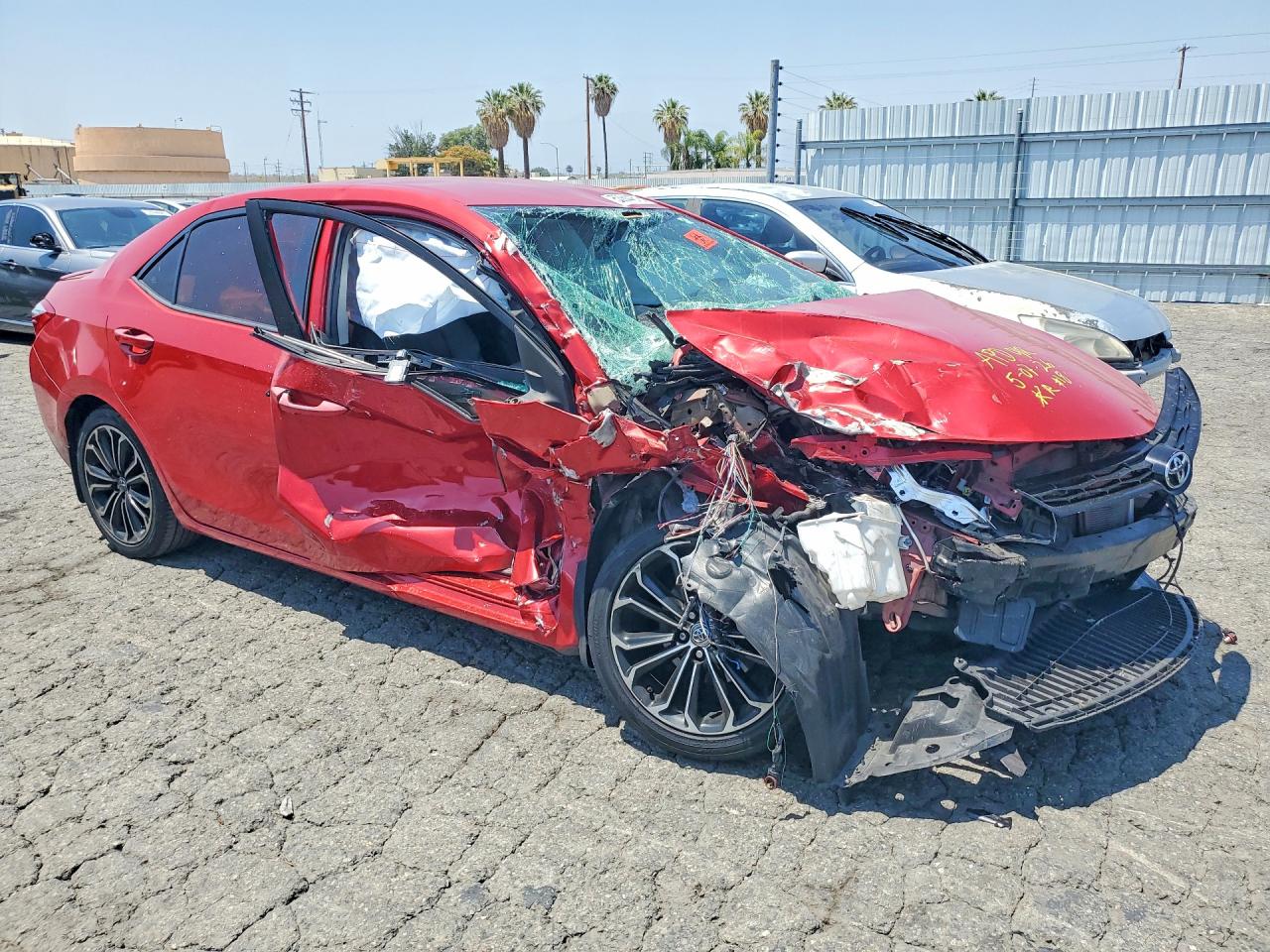 2015 Toyota Corolla S Plus Burgundy vin: 5YFBURHE8FP238257