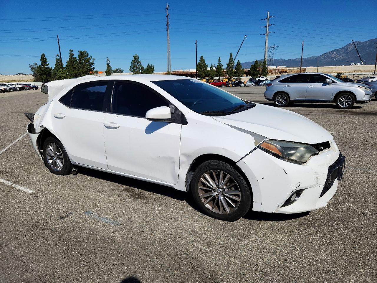 2015 Toyota Corolla Le Plus White vin: 5YFBURHE8FP238596