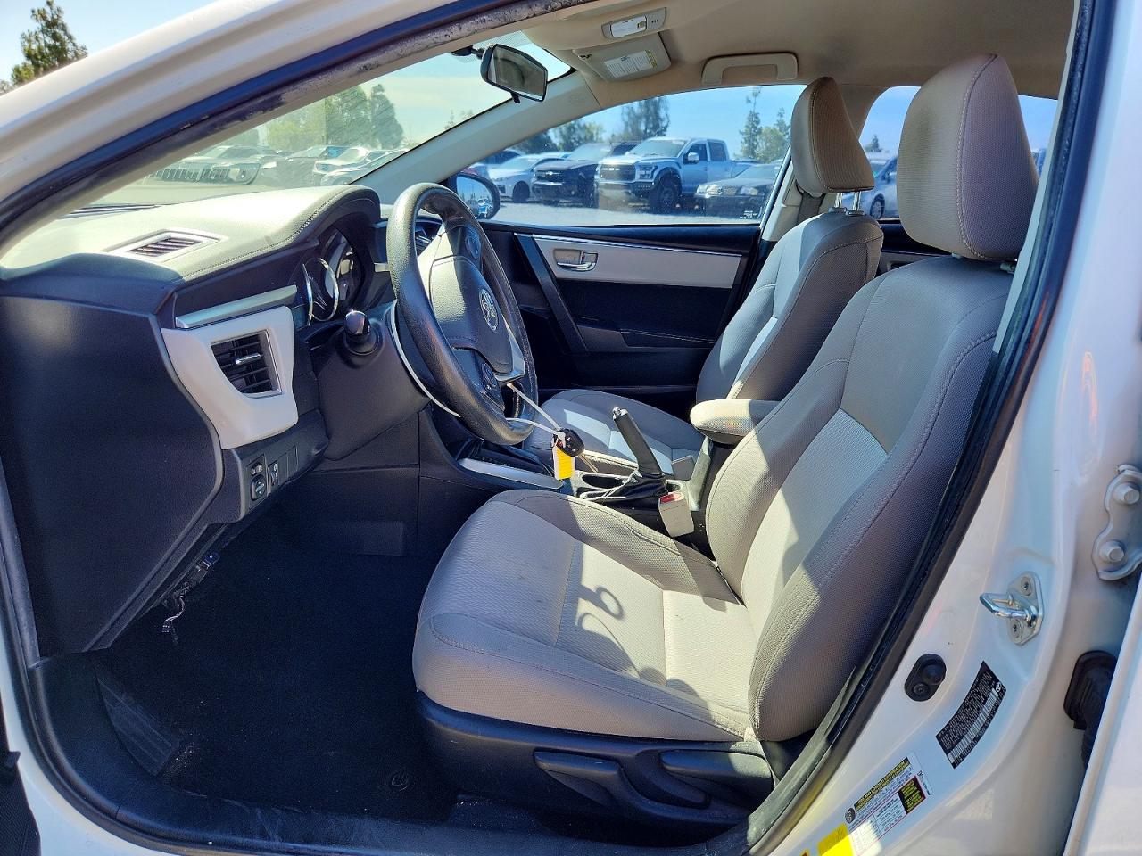 2015 Toyota Corolla Le Plus White vin: 5YFBURHE8FP238596