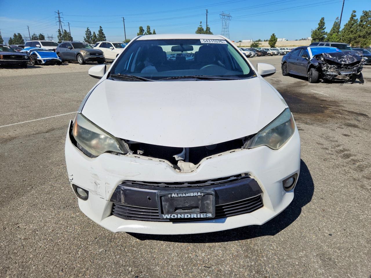 2015 Toyota Corolla Le Plus White vin: 5YFBURHE8FP238596