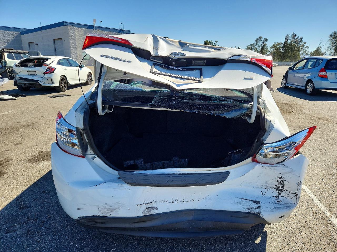 2015 Toyota Corolla Le Plus White vin: 5YFBURHE8FP238596