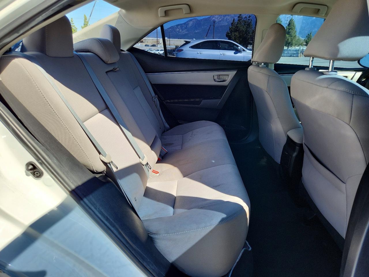 2015 Toyota Corolla Le Plus White vin: 5YFBURHE8FP238596
