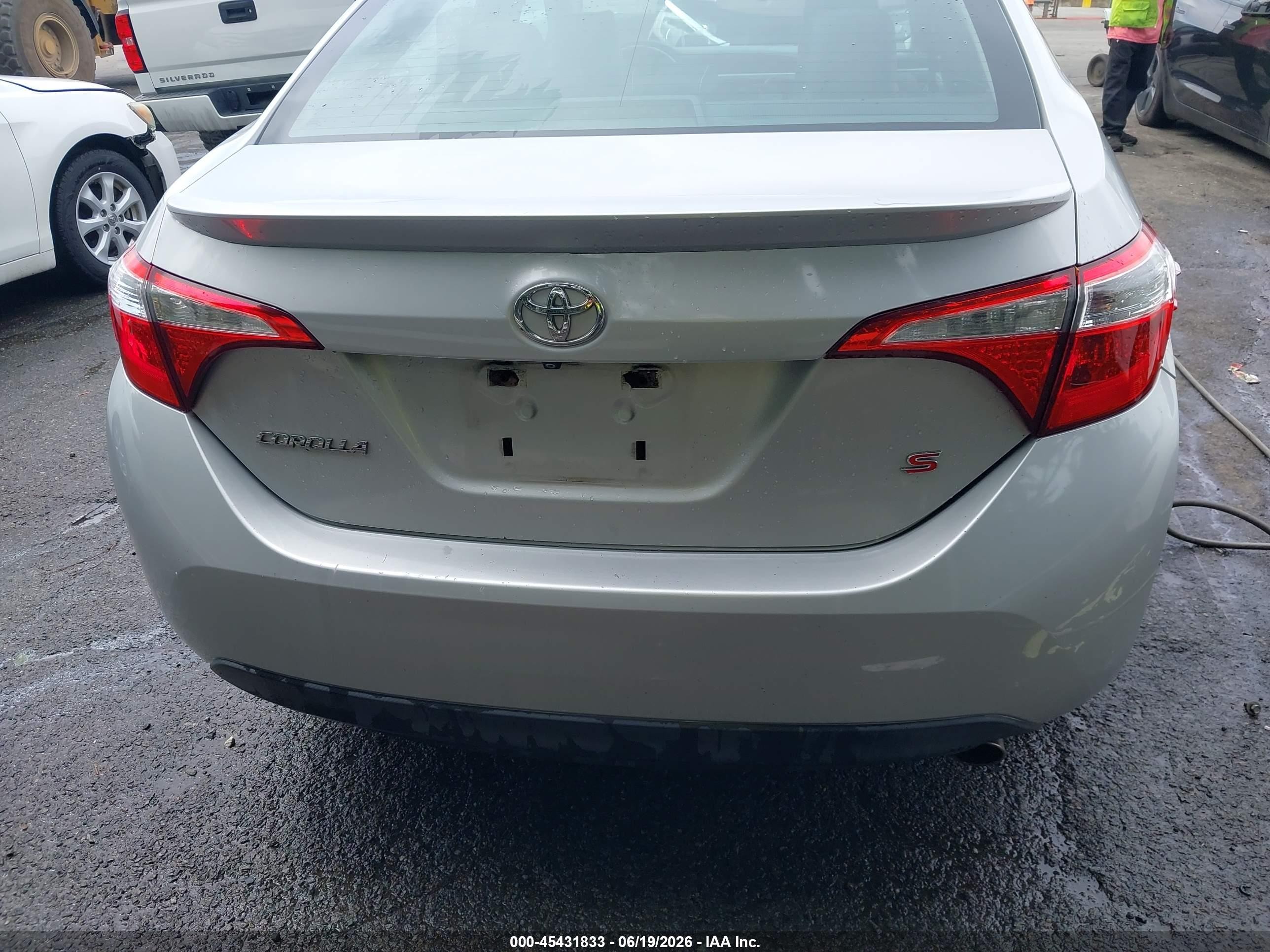 2015 Toyota Corolla S Silver vin: 5YFBURHE8FP241353